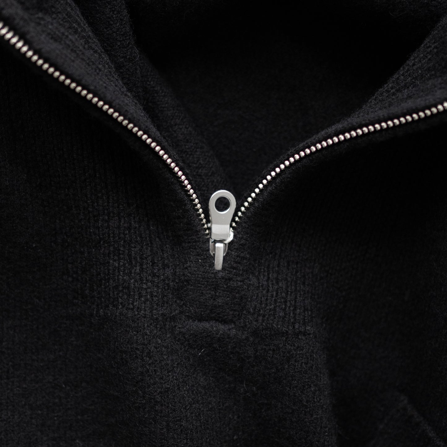 SEEALL/ ZIP PULL SWEATER "BLACK"