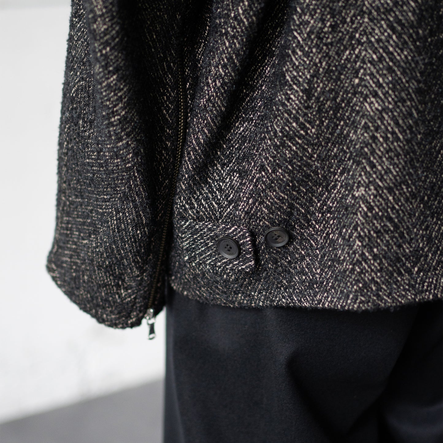 YOKE/ TWEED STAND COLLAR ZIP BLOUSON "BLACK"