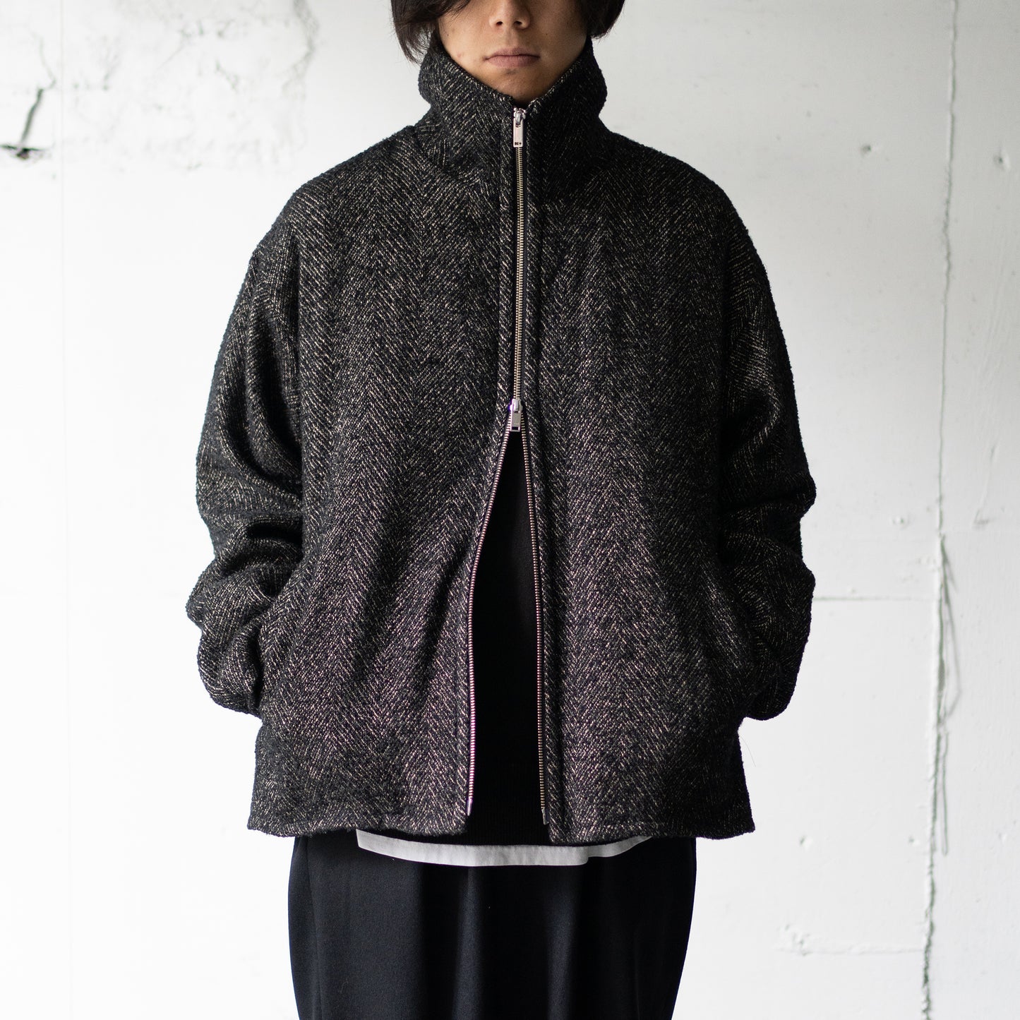 YOKE/ TWEED STAND COLLAR ZIP BLOUSON "BLACK"