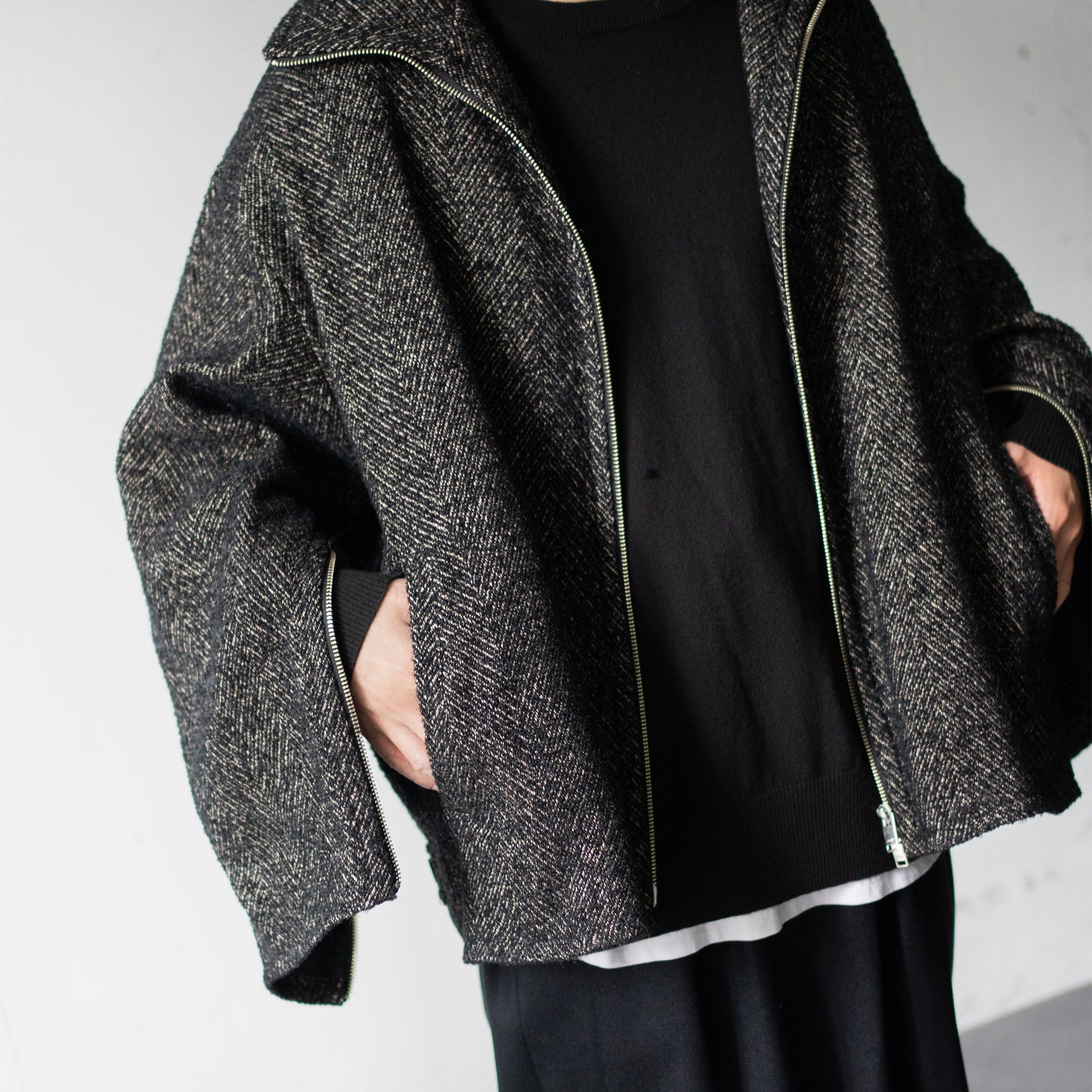 YOKE/ TWEED STAND COLLAR ZIP BLOUSON "BLACK"