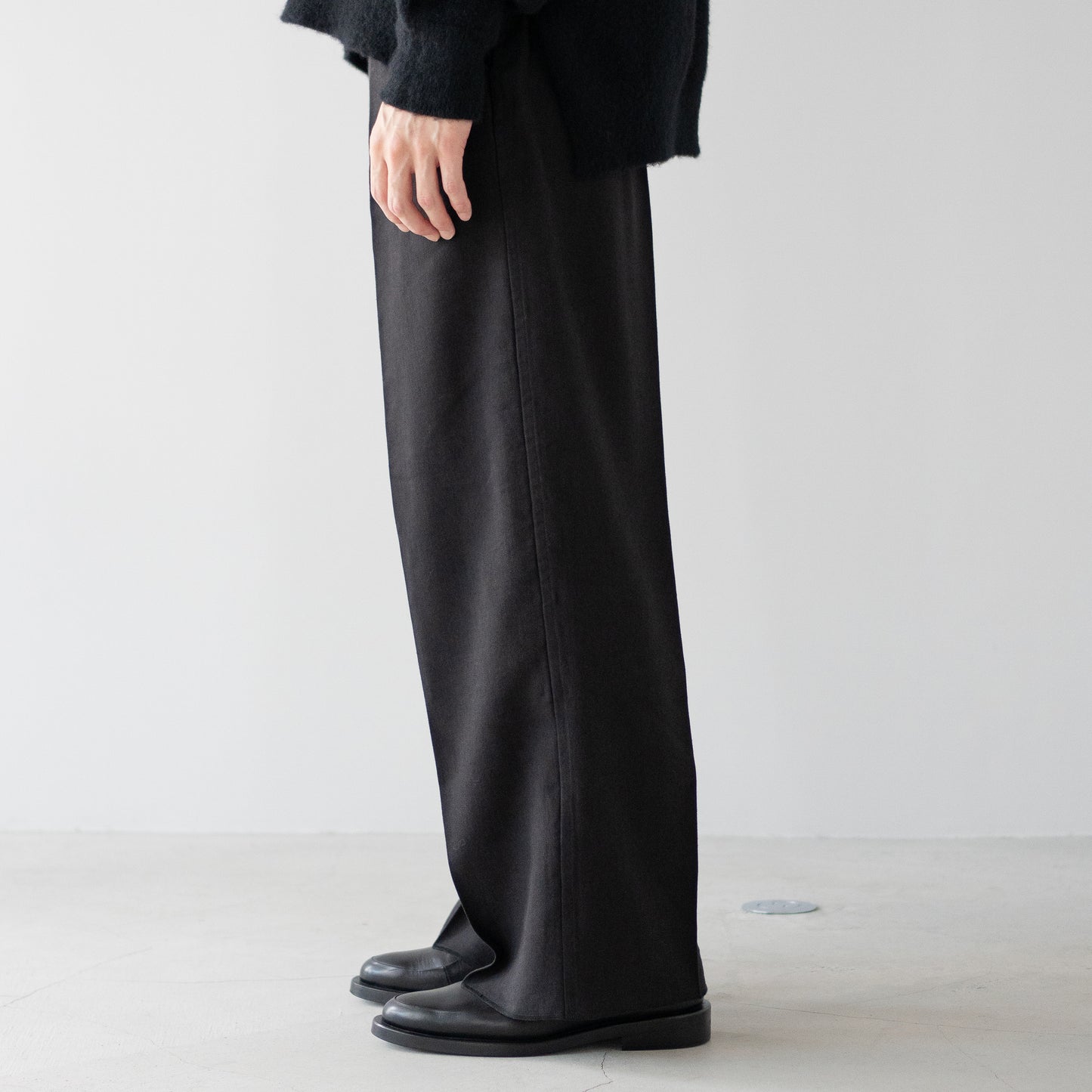 BIBLIOTHERK /  TAILORED TROUSERS "BLACK"