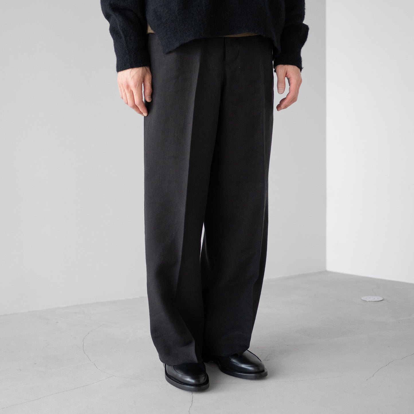 BIBLIOTHERK /  TAILORED TROUSERS "BLACK"