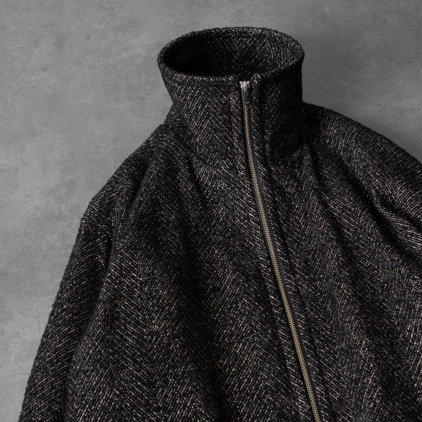 YOKE/ TWEED STAND COLLAR ZIP BLOUSON "BLACK"