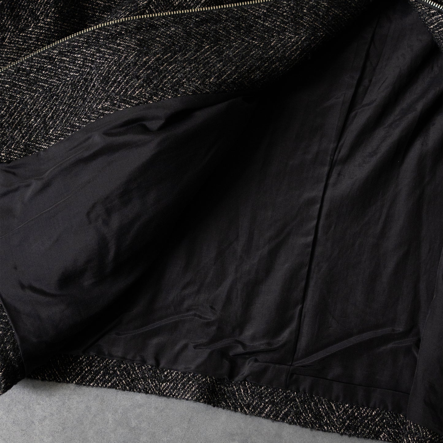 YOKE/ TWEED STAND COLLAR ZIP BLOUSON "BLACK"