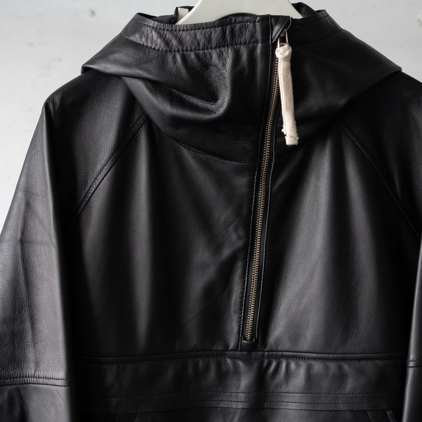 CCU / ORGANIZED HOODED PULLOVER "BLK"