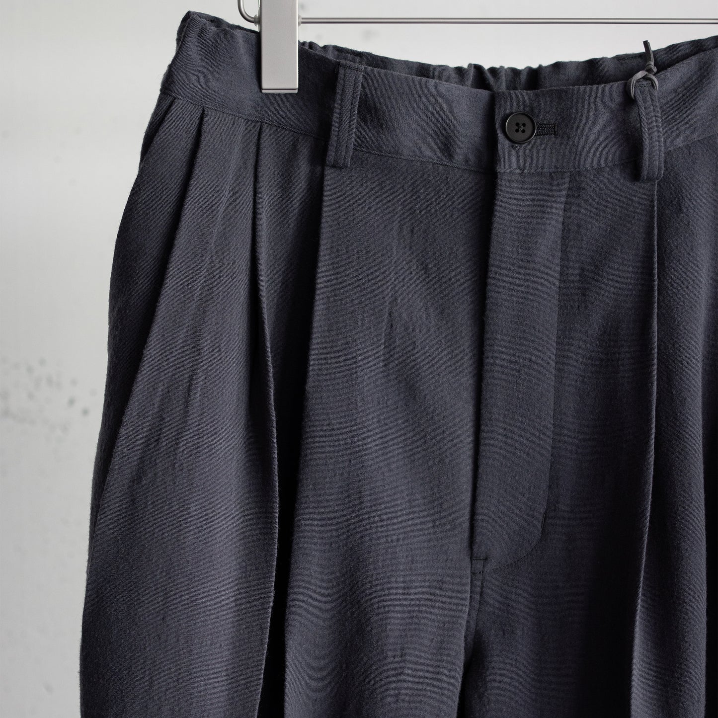 kontor/ 3 PLEAT WOOL PANTS "GREY"