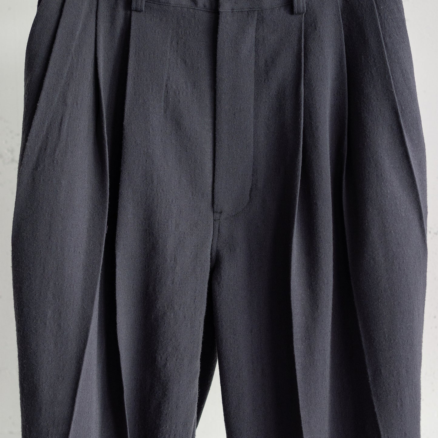 kontor/ 3 PLEAT WOOL PANTS "GREY"