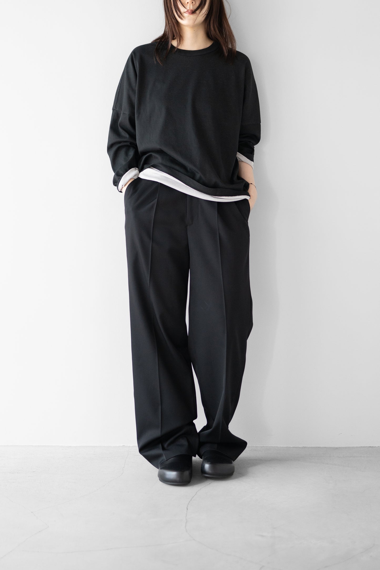 O- /  FLAT - L/S "Black"