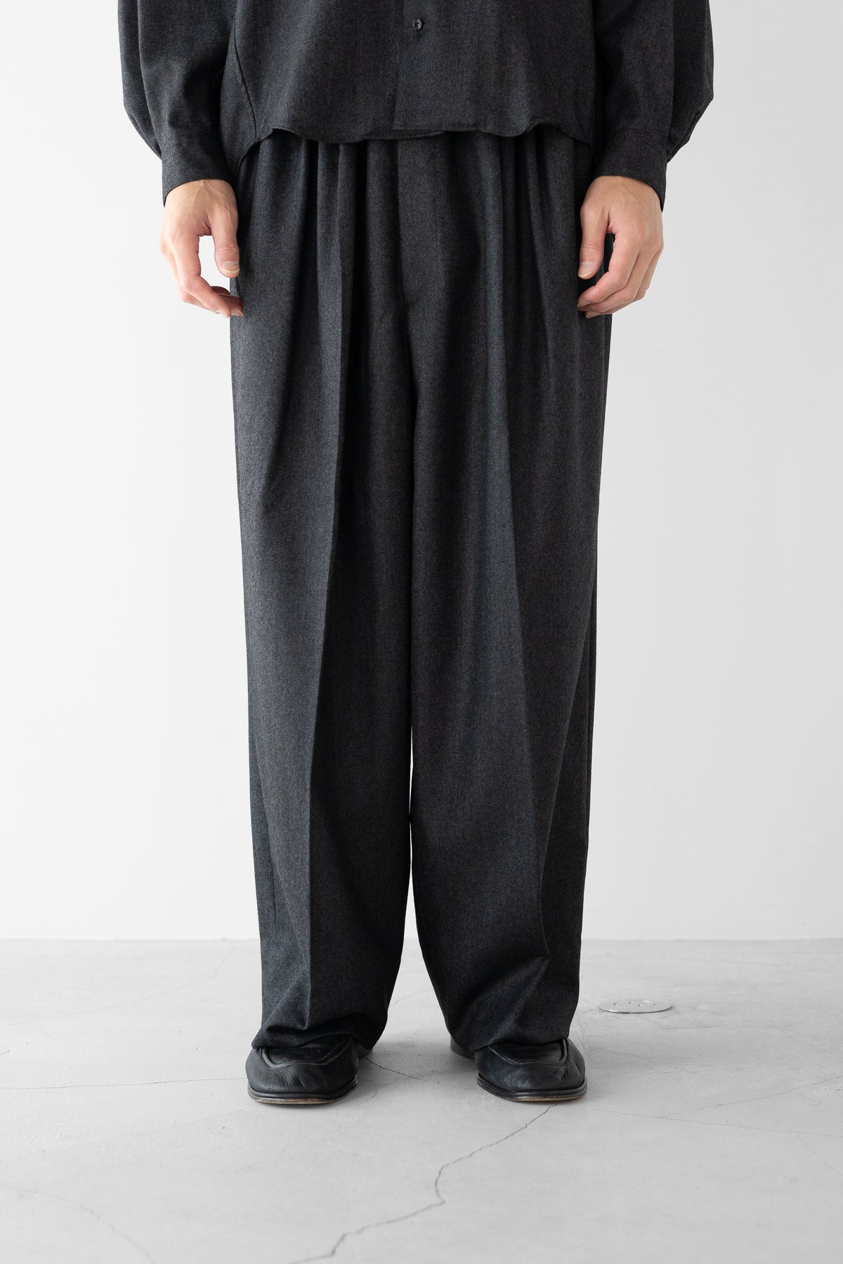 nonnotte/ Draping Five-Tuck Wide Trousers "Charcoal Top"