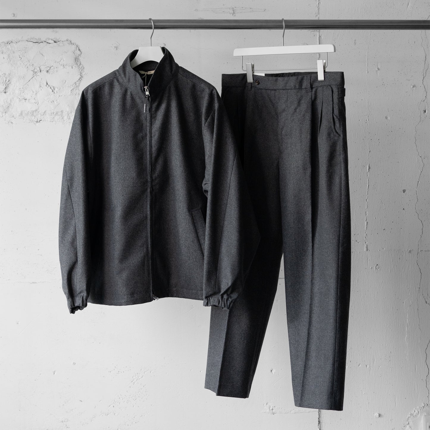 FARAH/ Two Tuck Side Adjustable Pants "C.Grey"