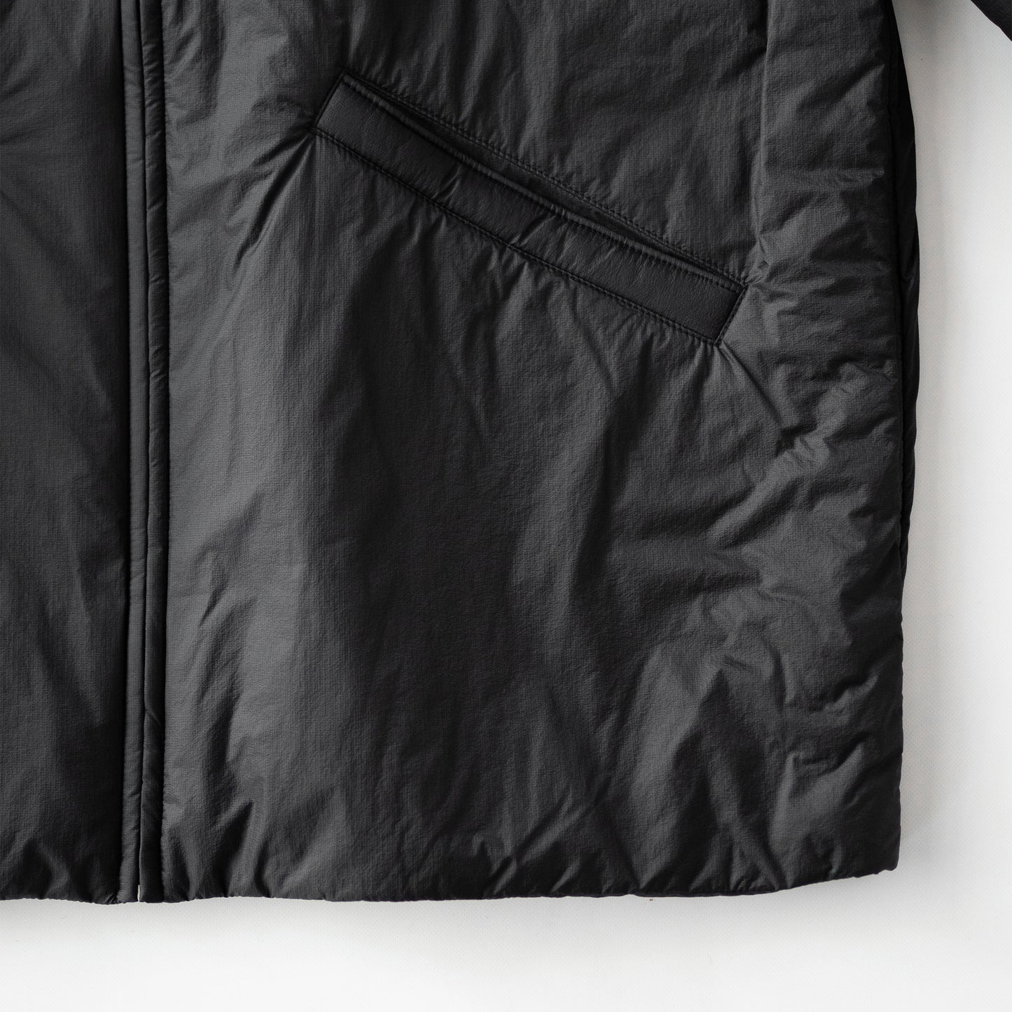 paratrait/ MEMBRANE SHELL PUFF BLOUSON "BLACK"