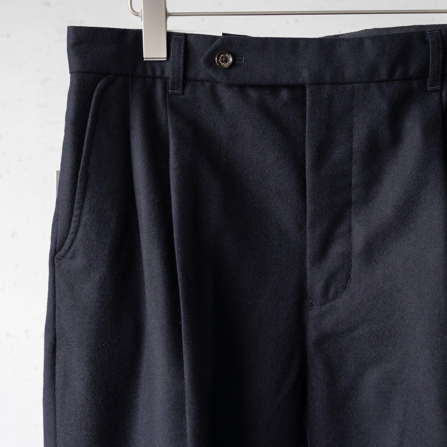 FARAH/ Two Tuck Side Adjustable Pants "Navy"