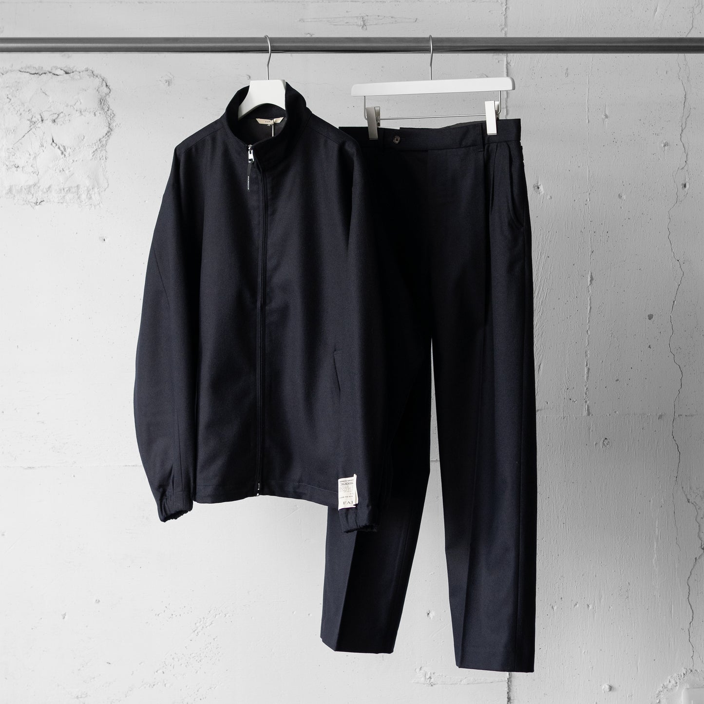 FARAH/ Two Tuck Side Adjustable Pants "Navy"