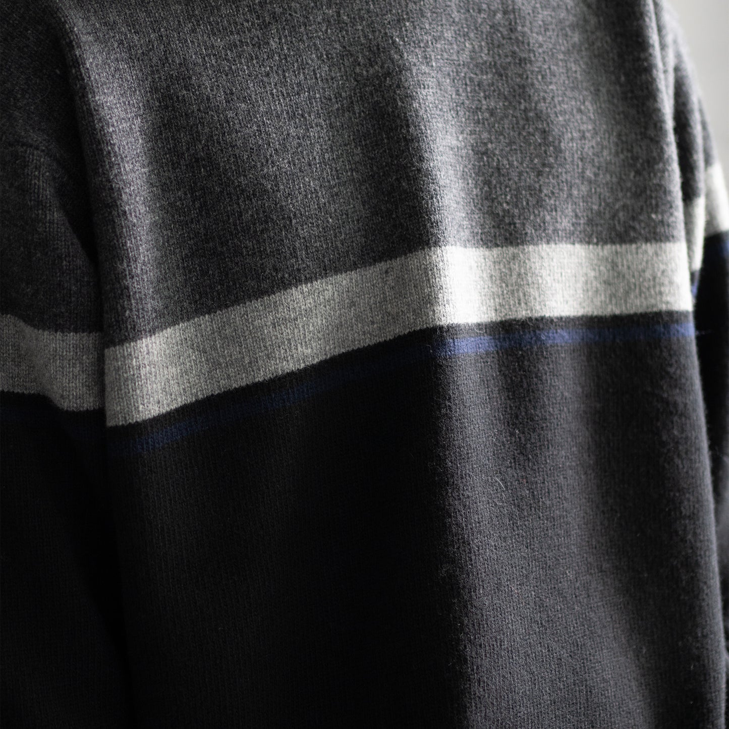 FARAH/ Multi Color Crewneck Sweater "Black"