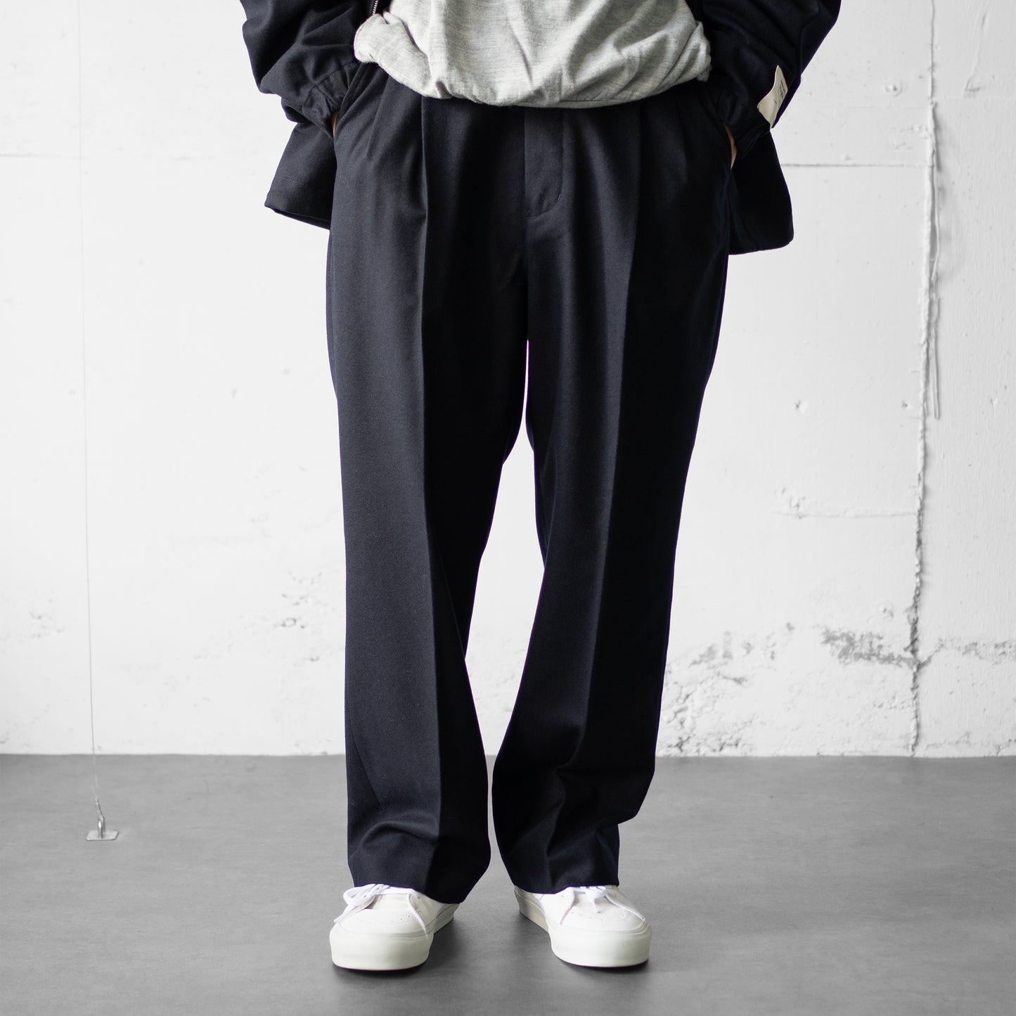 FARAH/ Two Tuck Side Adjustable Pants "Navy"