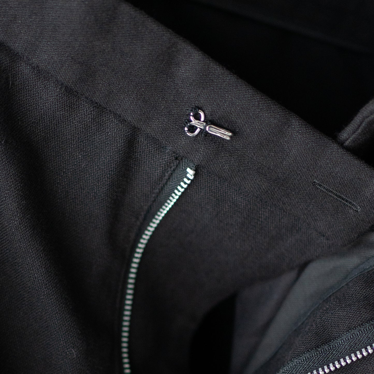 BIBLIOTHERK /  TAILORED TROUSERS "BLACK"