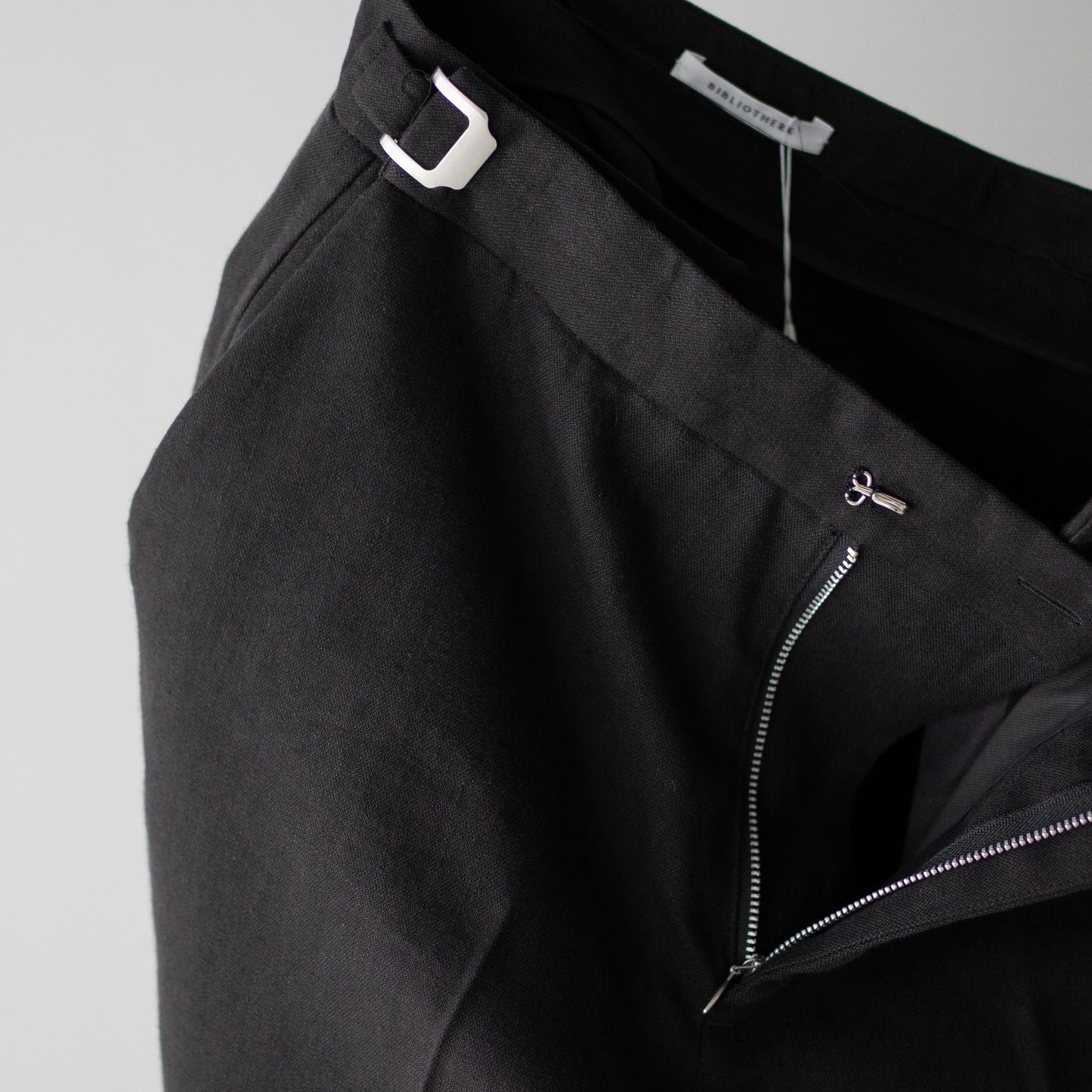 BIBLIOTHERK /  TAILORED TROUSERS "BLACK"