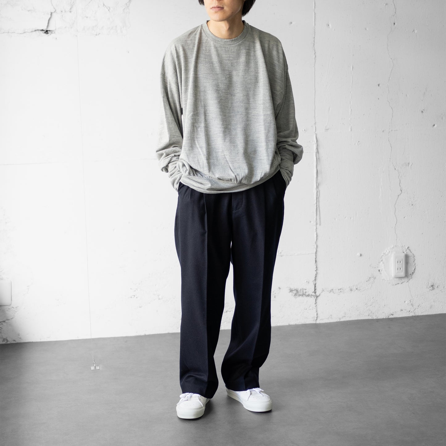 barbell object / wool ls top "grey"