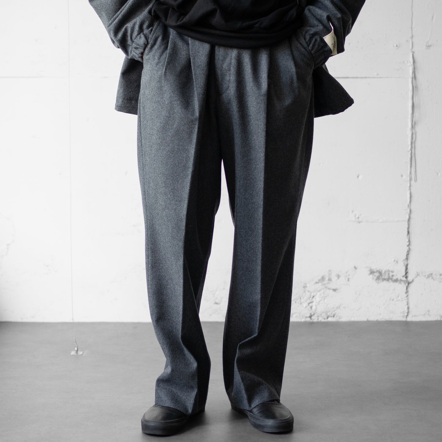 FARAH/ Two Tuck Side Adjustable Pants "C.Grey"