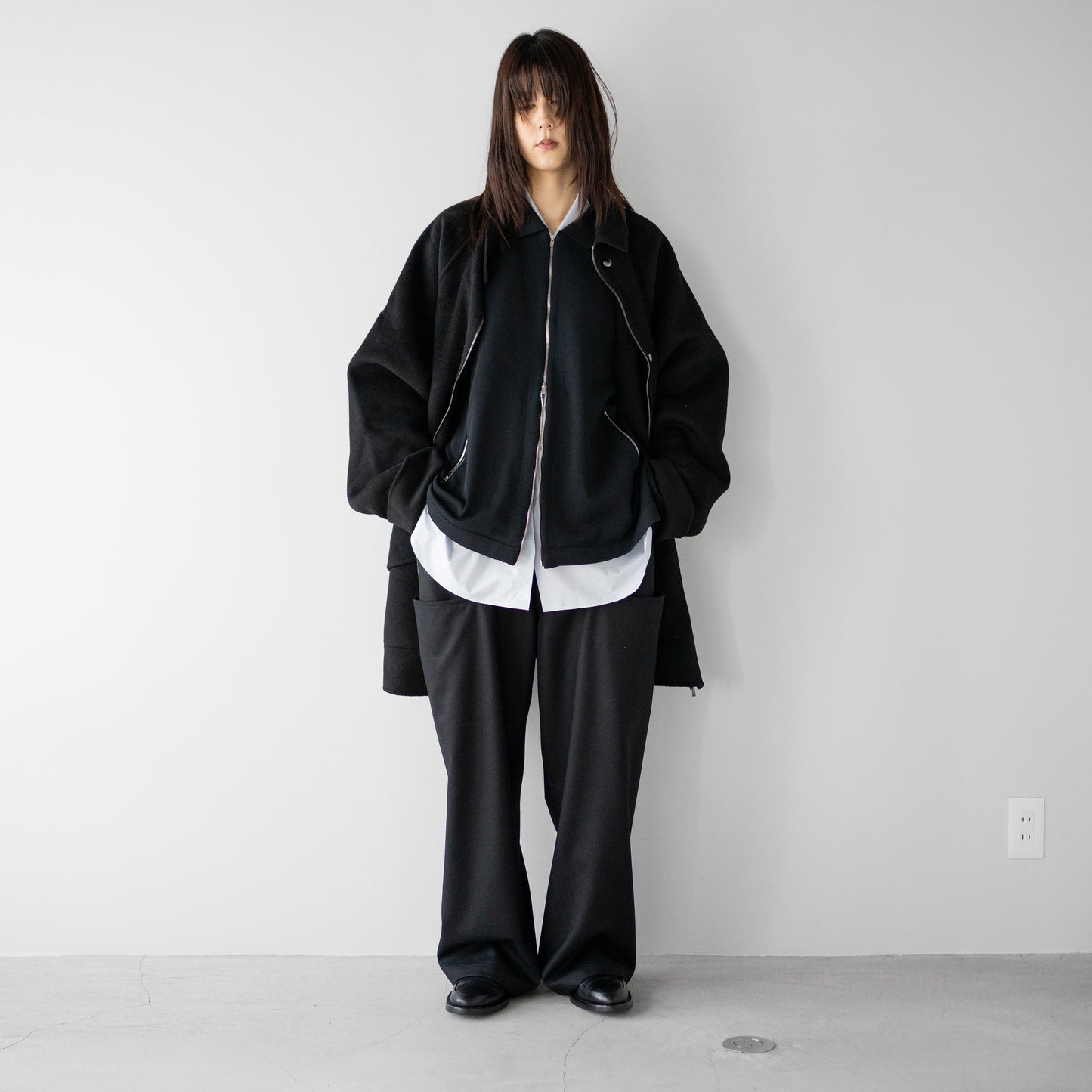 barbell object / r/w off coat "black"