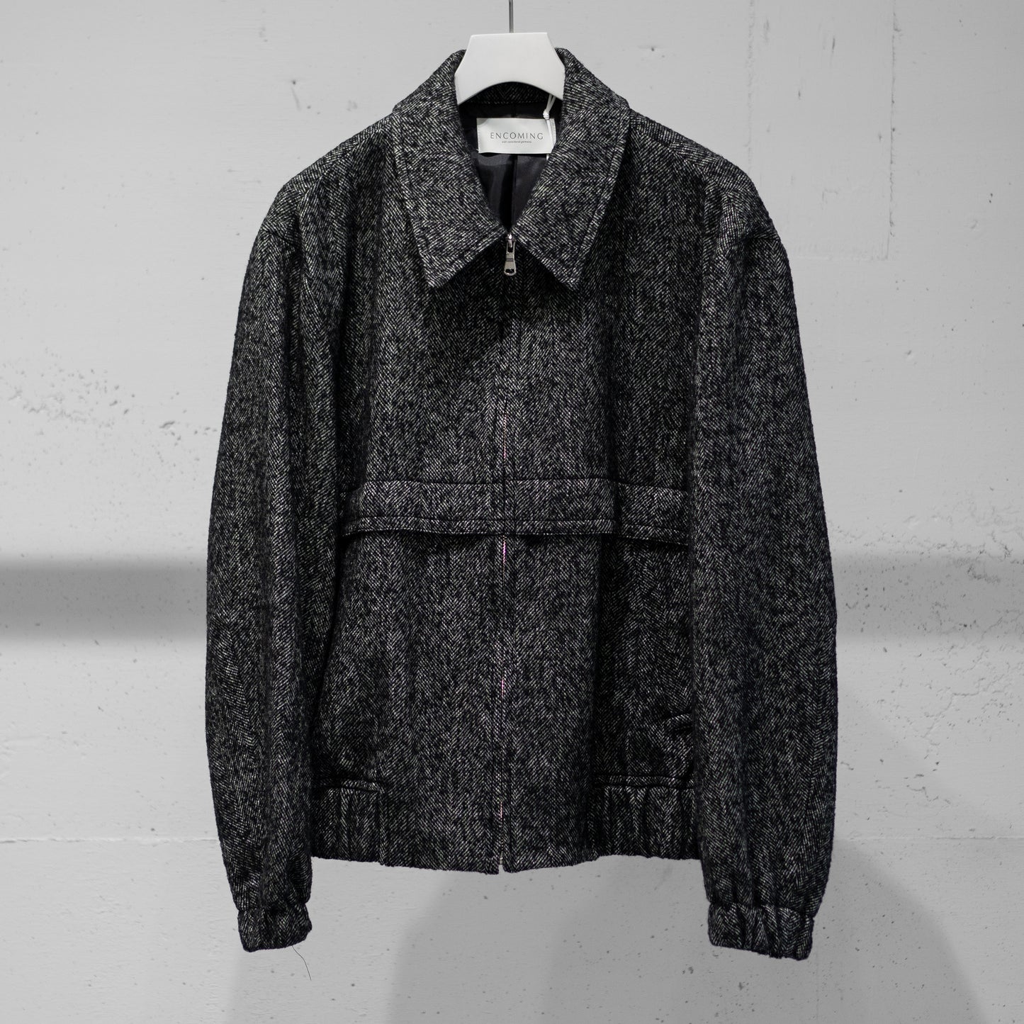 ENCOMING/ PANELED SHORT BLOUSON "GREY"