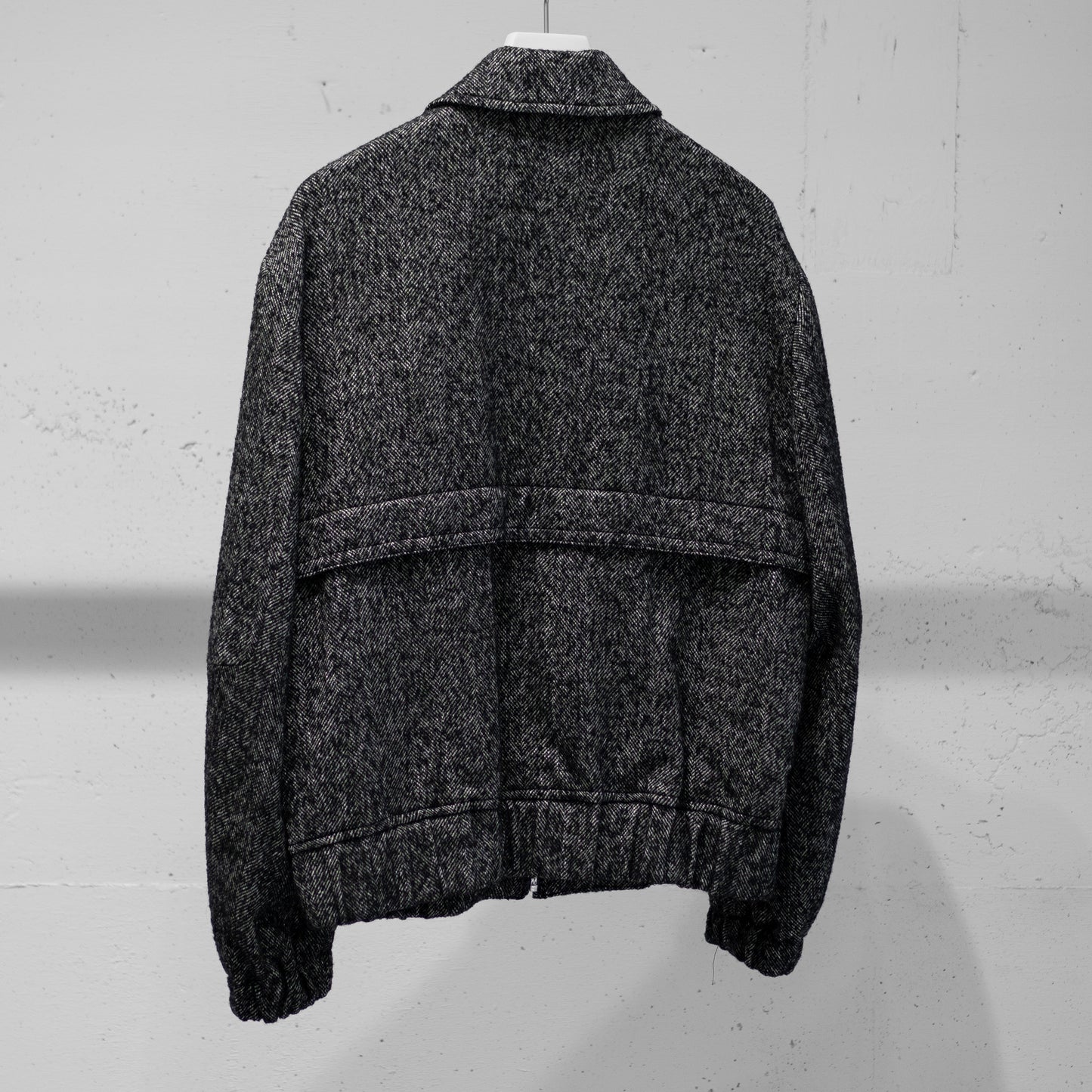 ENCOMING/ PANELED SHORT BLOUSON "GREY"