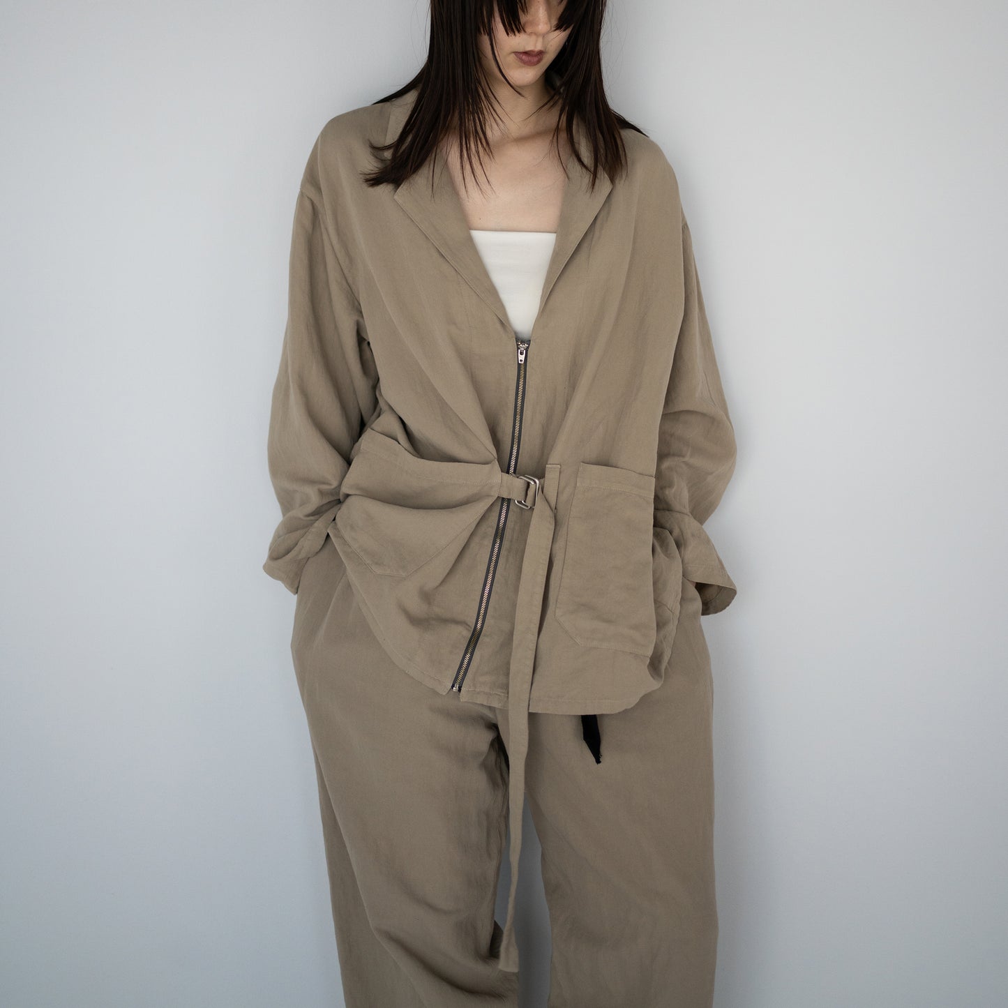 barbell object / belted jkt "beige"