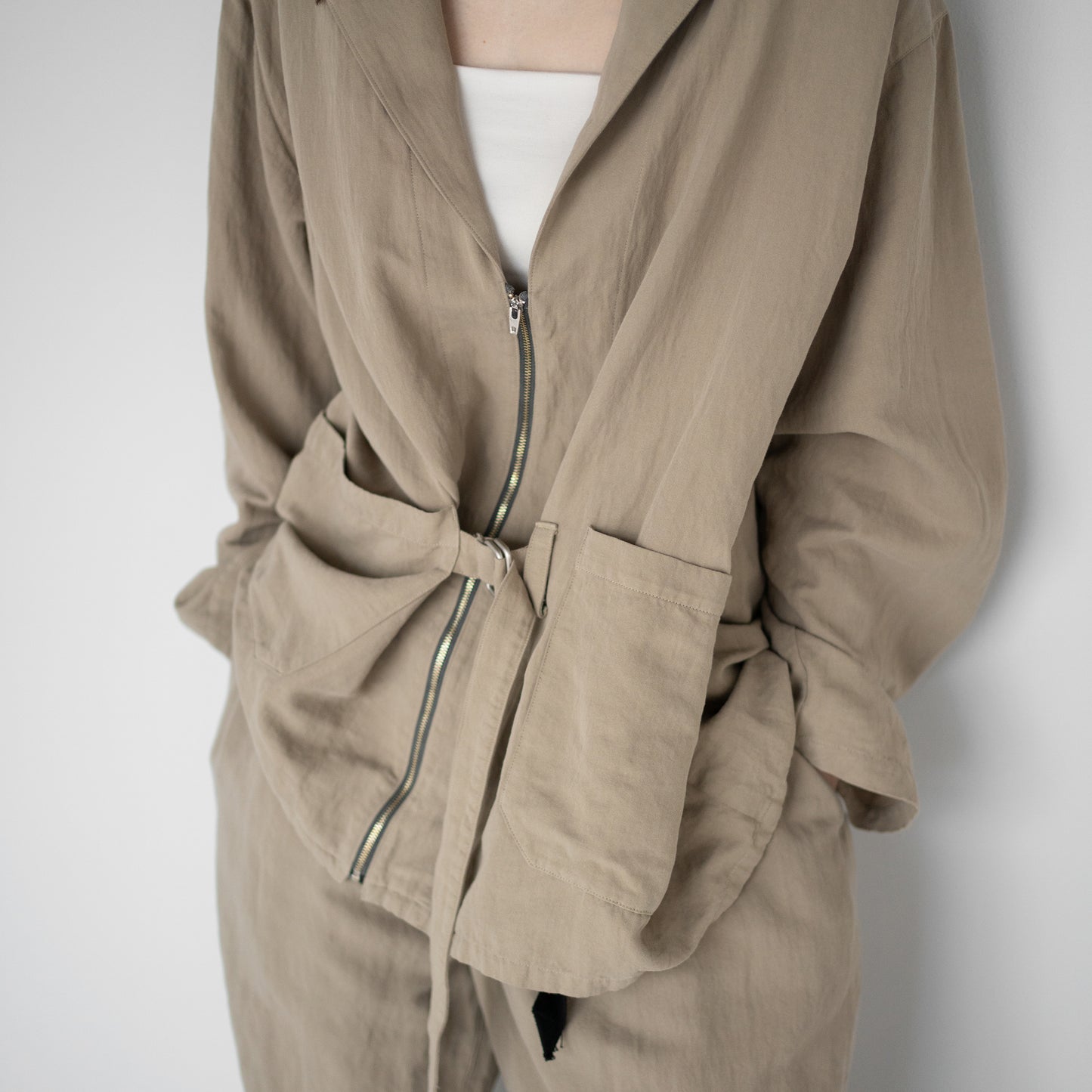 barbell object / belted jkt "beige"