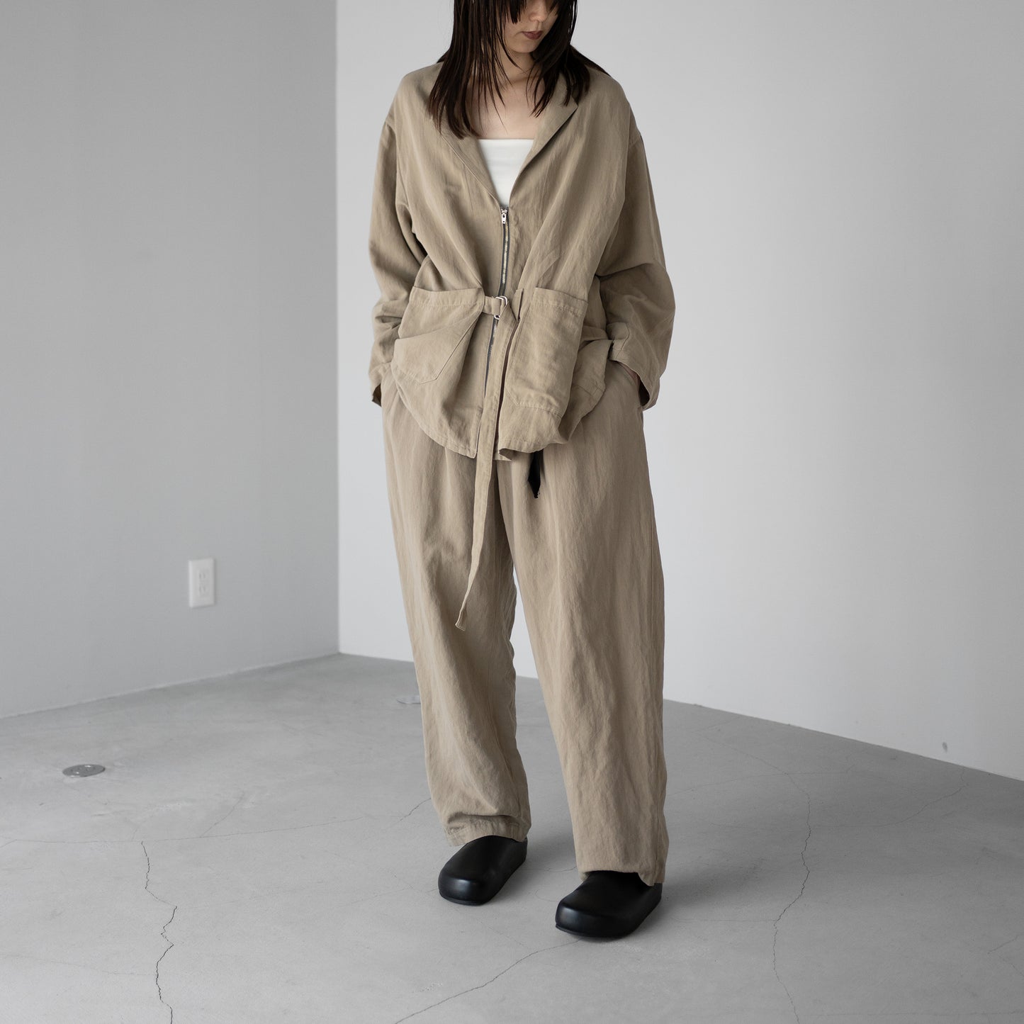 barbell object / belted jkt "beige"