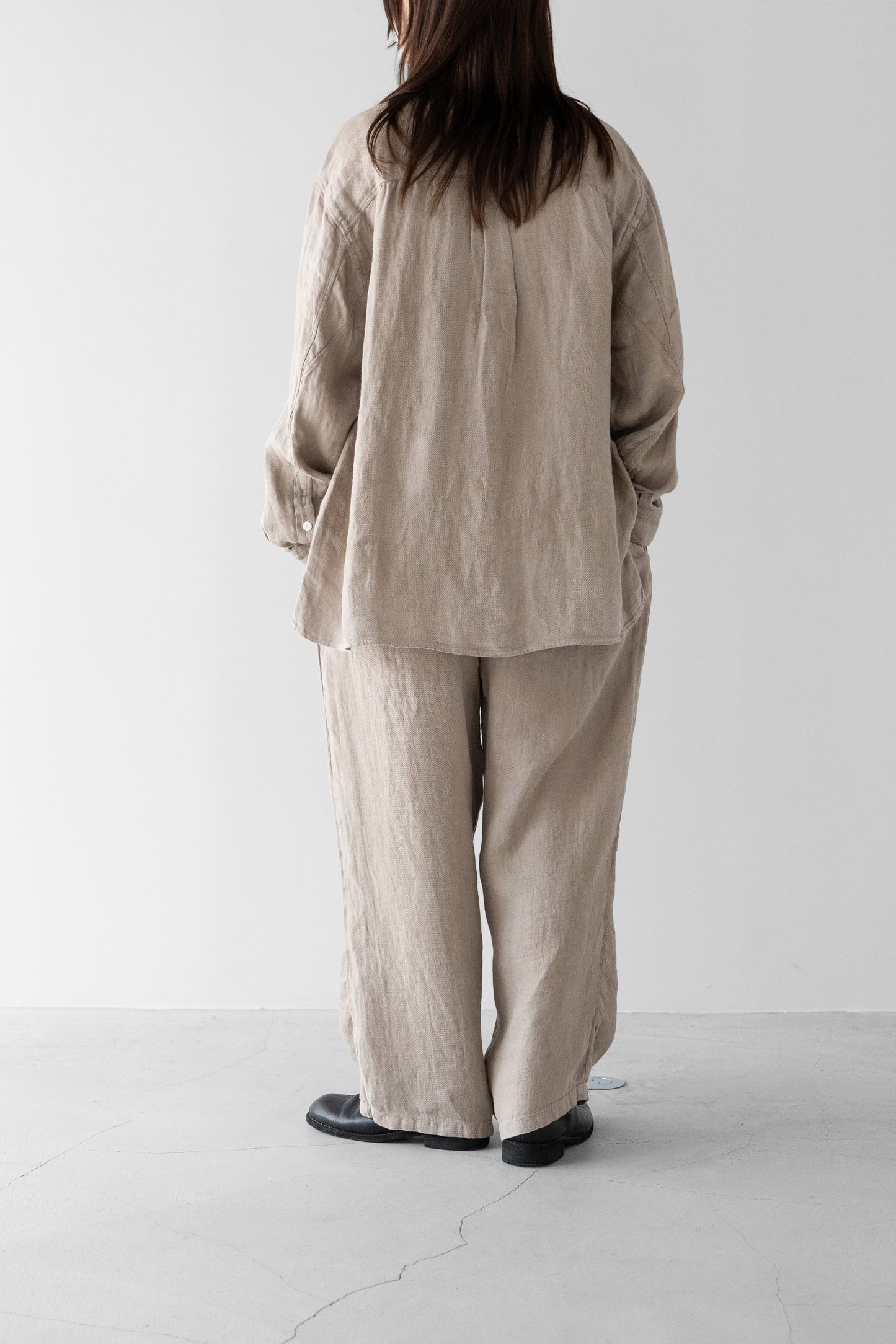 ANCELLM / BELTED LINEN TUCK SLACKS "BEIGE"