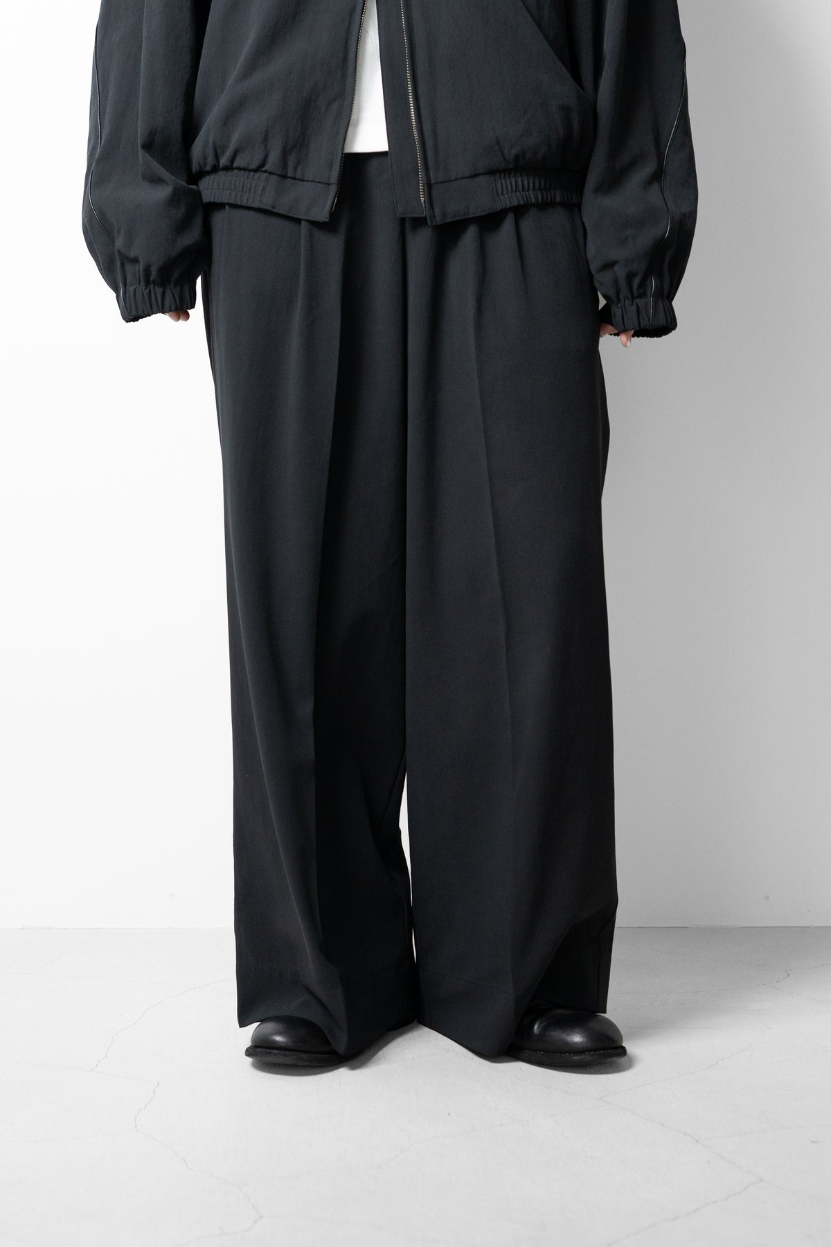Antwort / COTTON GABARDINE WIDE PANTS "BLACK"
