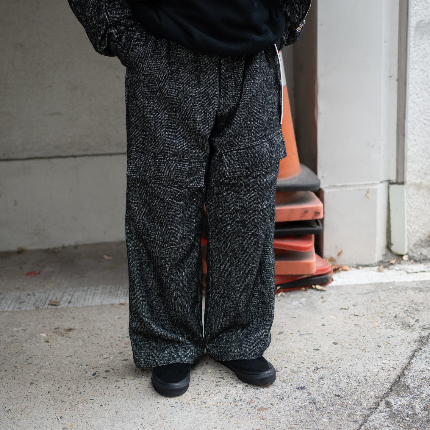 ENCOMING/ PULLCORD POCKETS TROUSER "GREY"