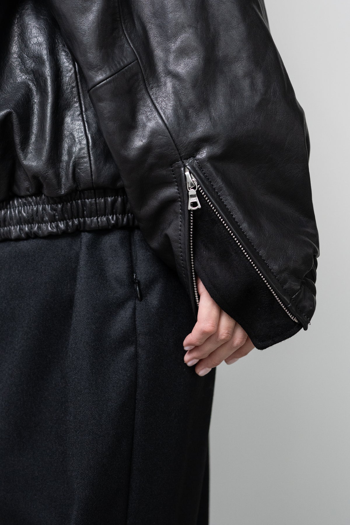 ssstein/ MOUTON COLLAR CALF ZIP JACKET "BLACK"