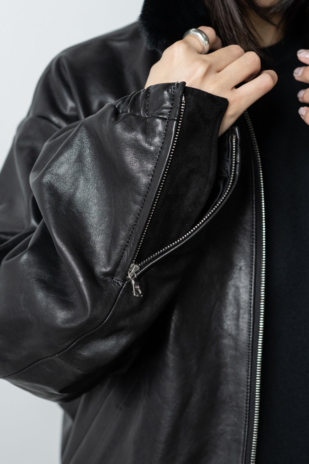 ssstein/ MOUTON COLLAR CALF ZIP JACKET "BLACK"