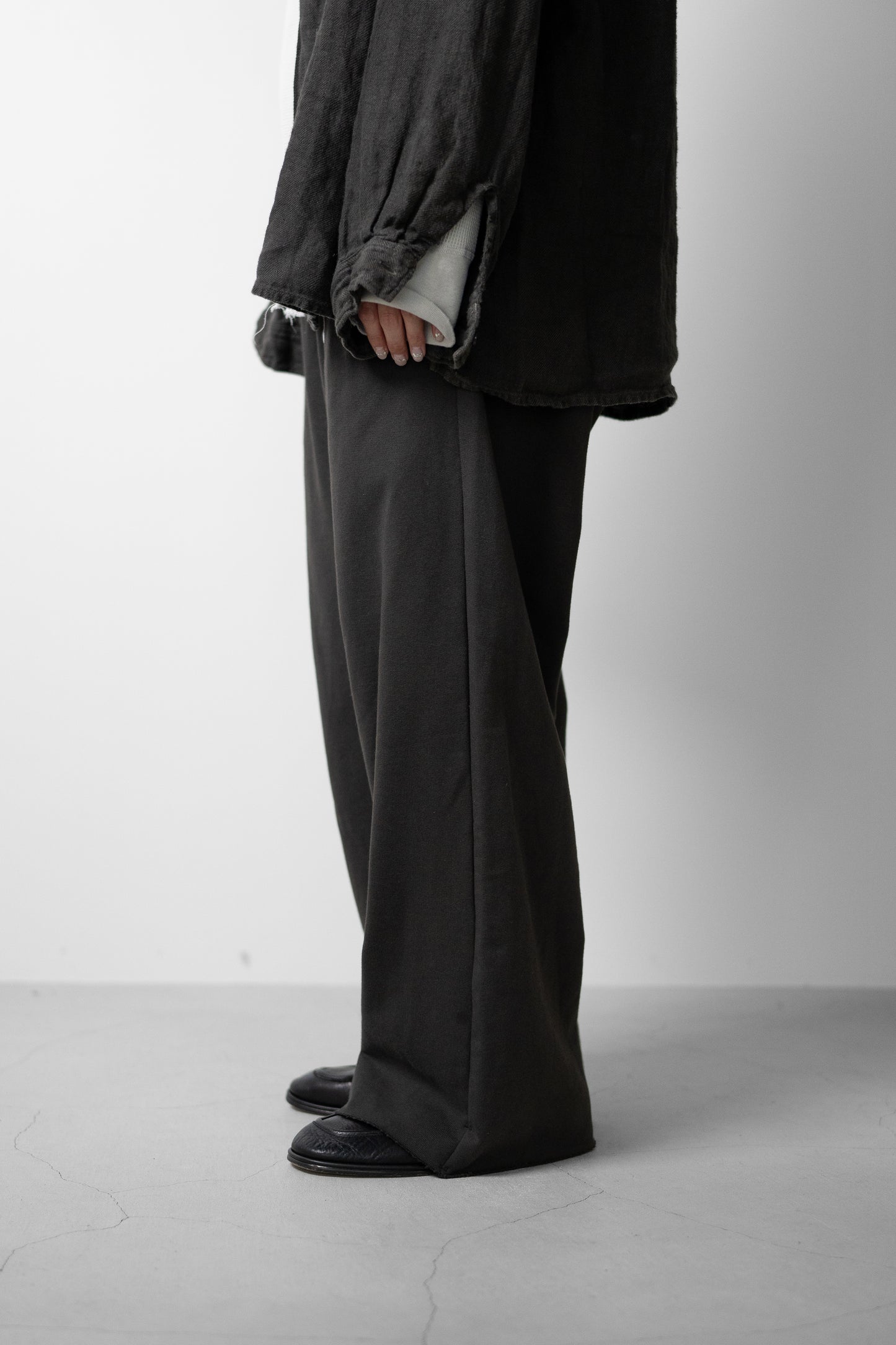 ANCELLM / SWEAT SLACKS "CHARCOAL"