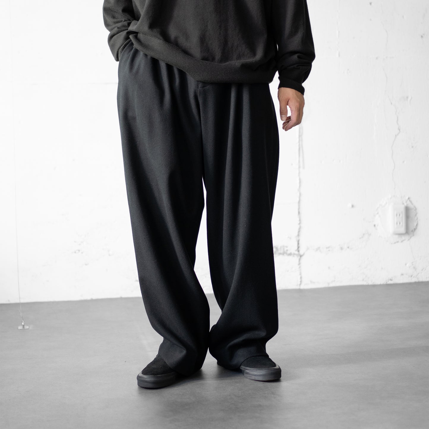 Afiit / 3TUCK EASY WIDE SLACKS "BLACK"