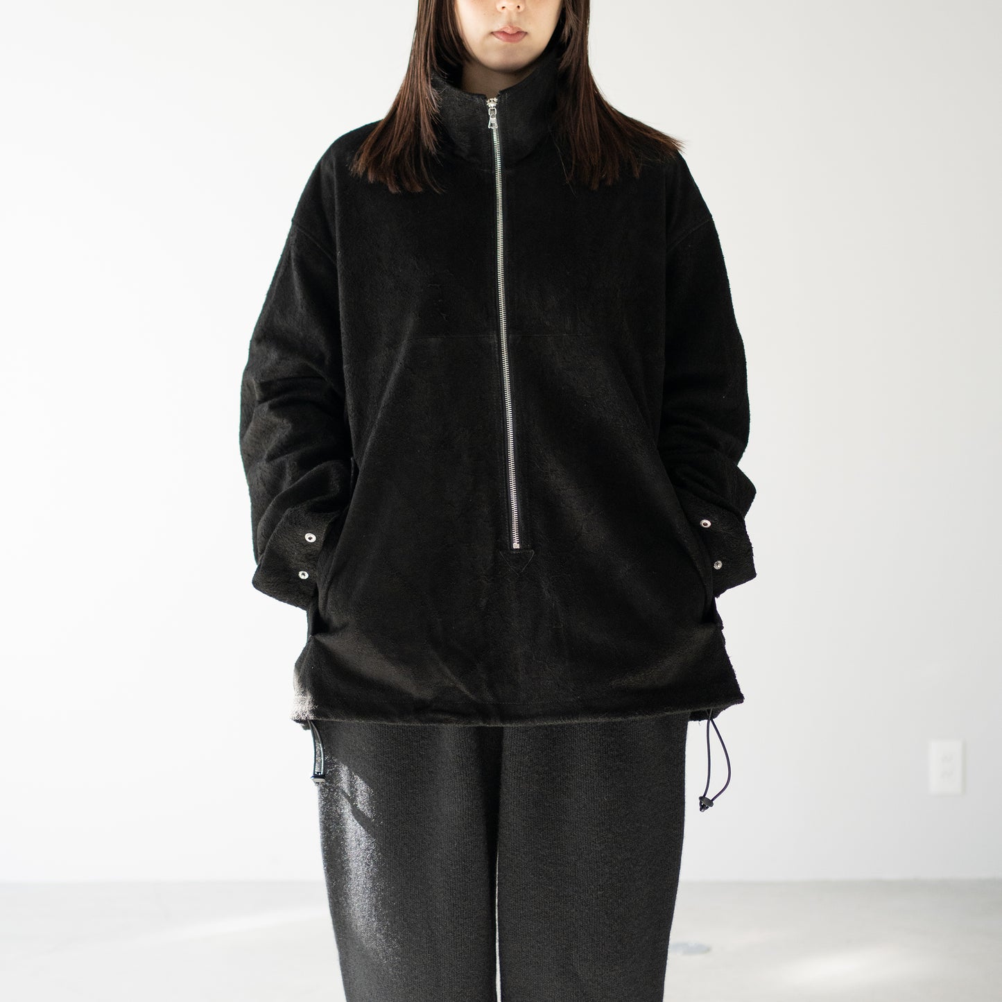 barbell object / nb hn top "black"