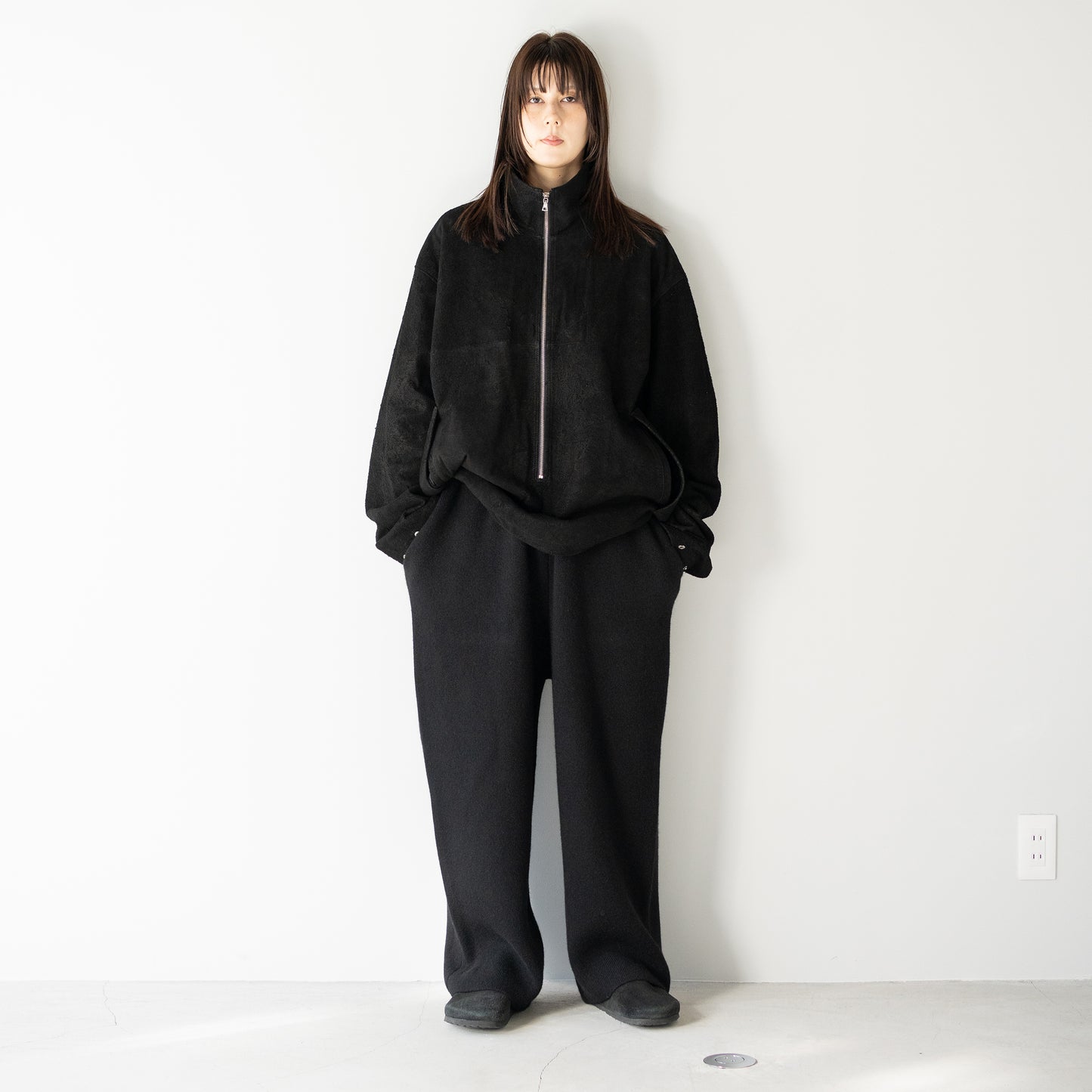 barbell object / nb hn top "black"