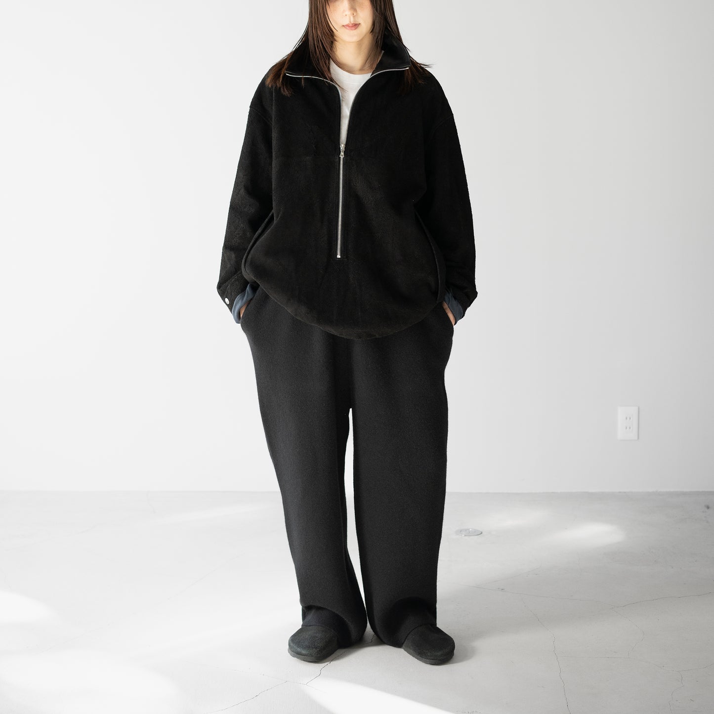 barbell object / nb hn top "black"