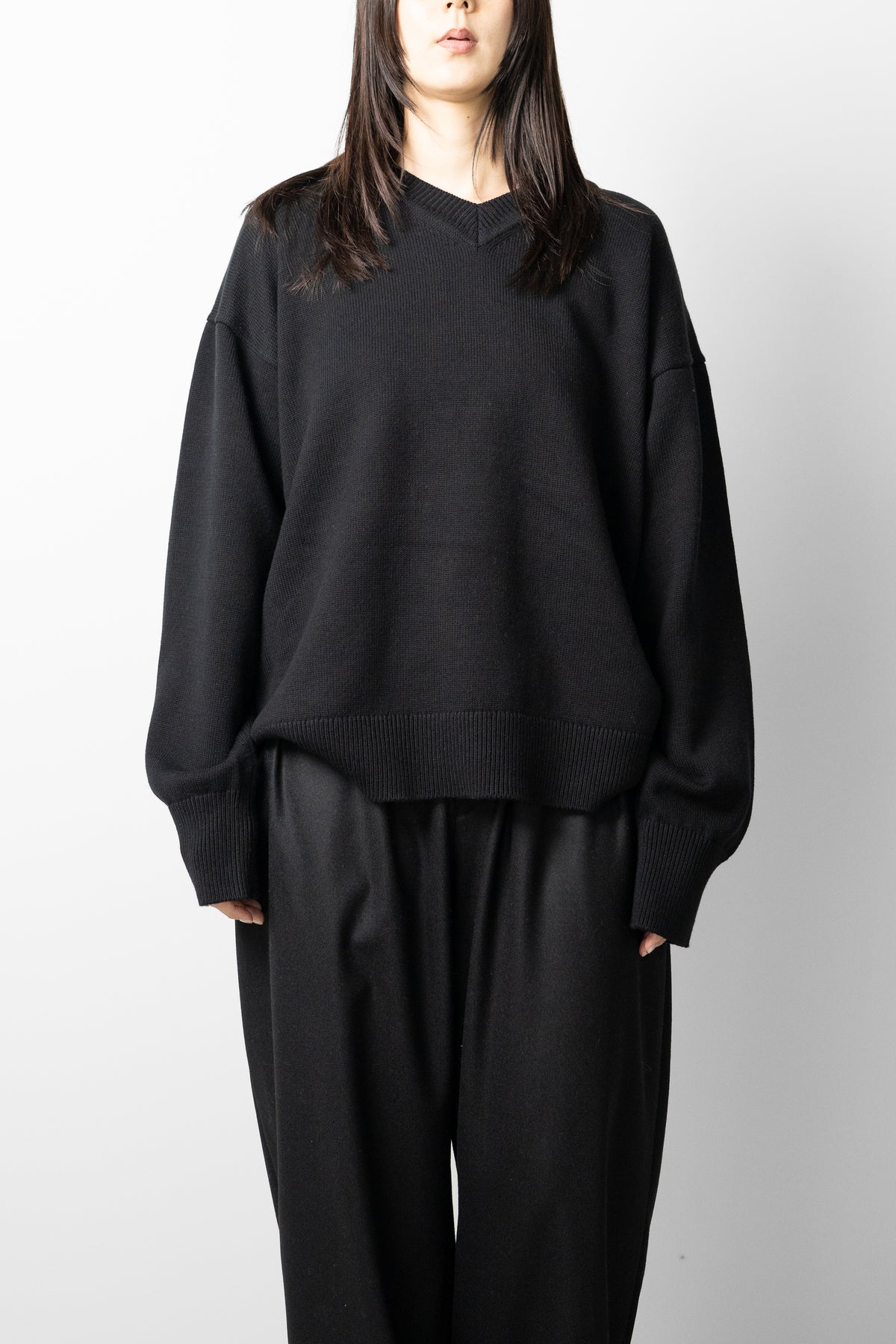 Afiit / V-NECK KNIT  "BLACK"