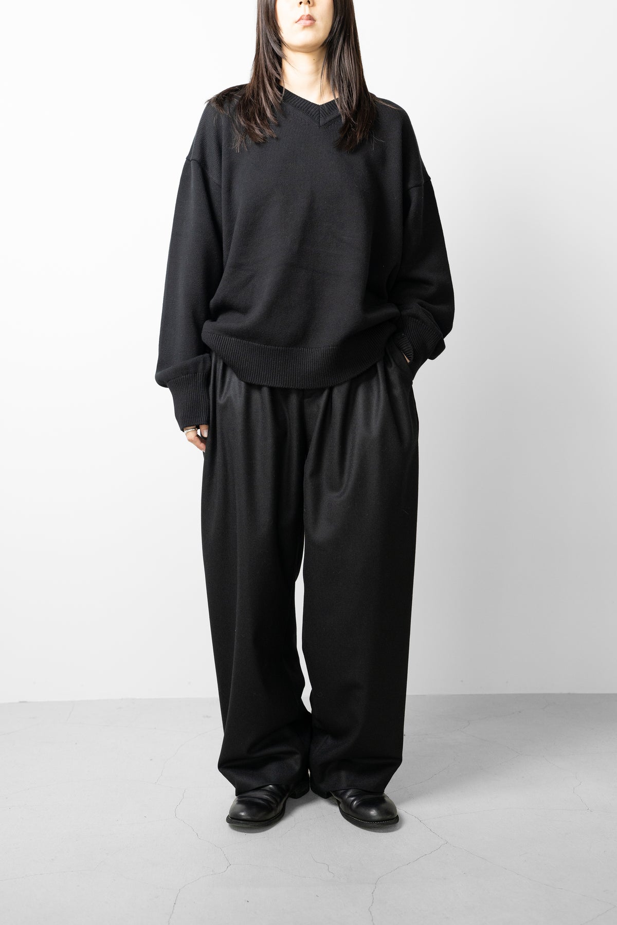 Afiit / V-NECK KNIT  "BLACK"