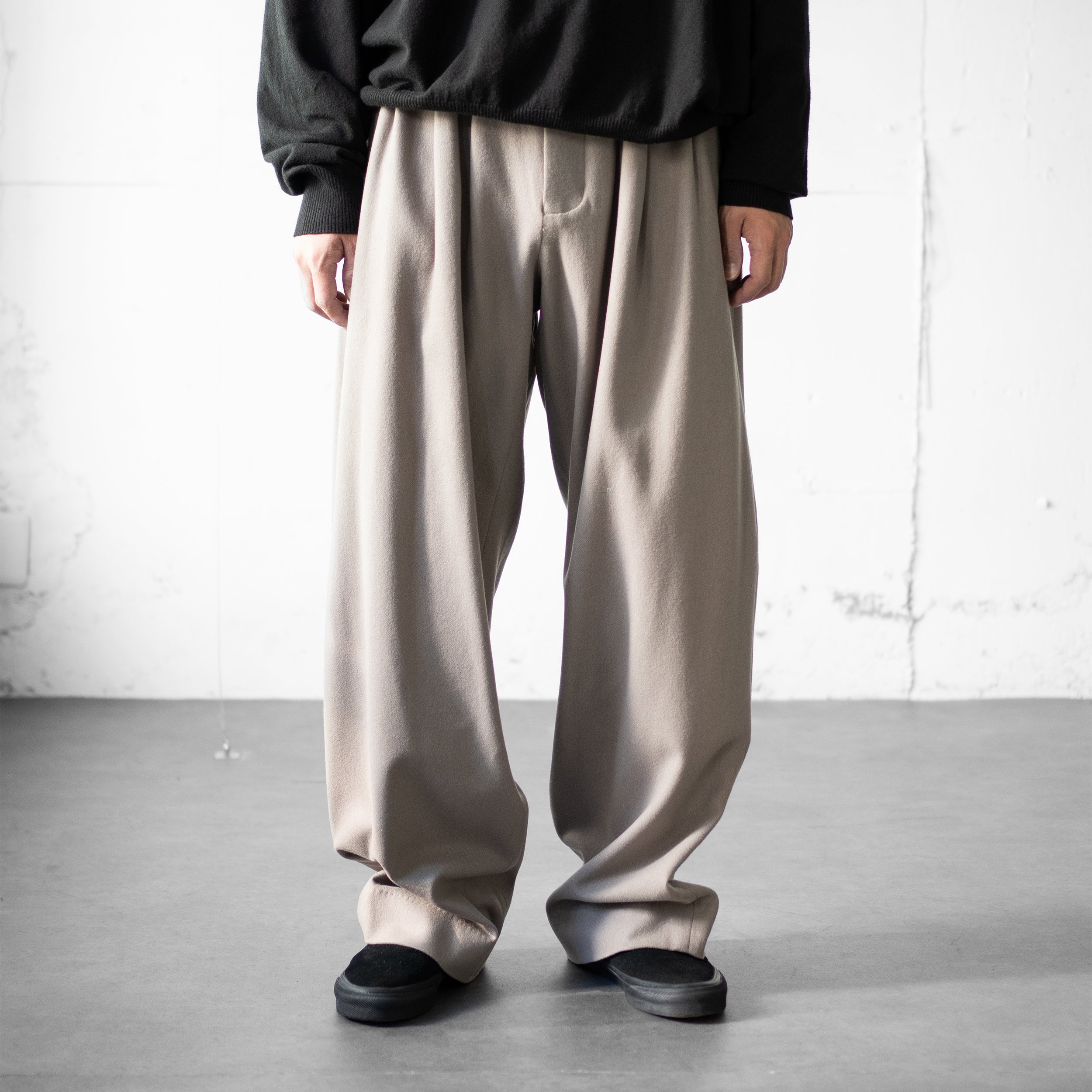 Afiit / 3TUCK EASY WIDE SLACKS 