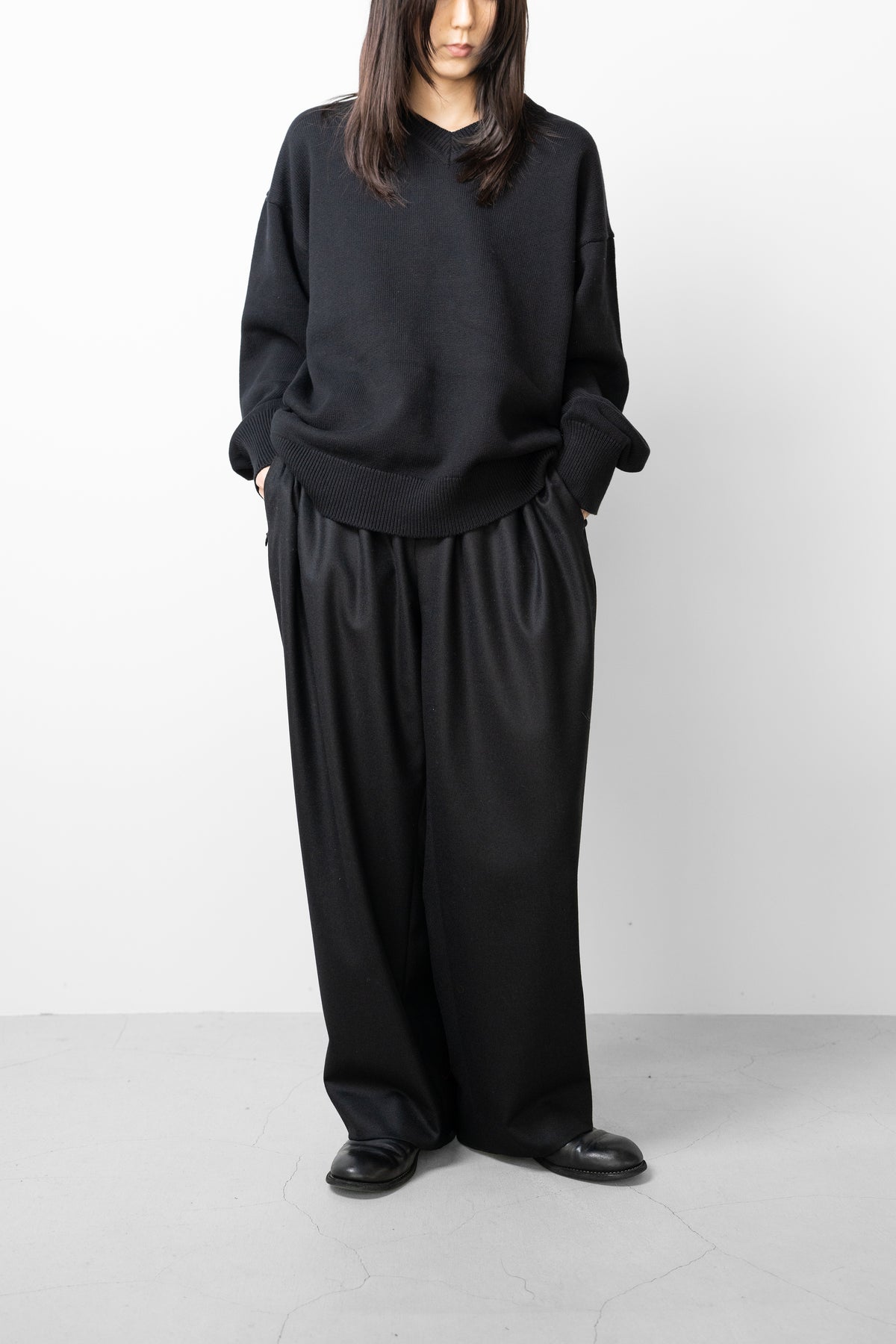Afiit / V-NECK KNIT  "BLACK"