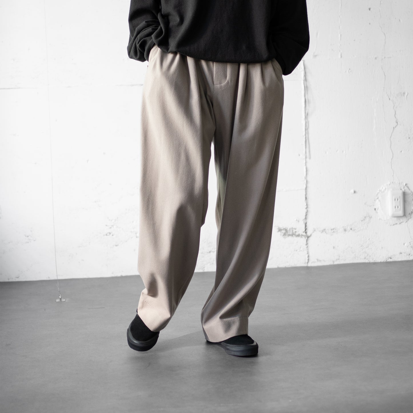 Afiit / 3TUCK EASY WIDE SLACKS "BEIGE"