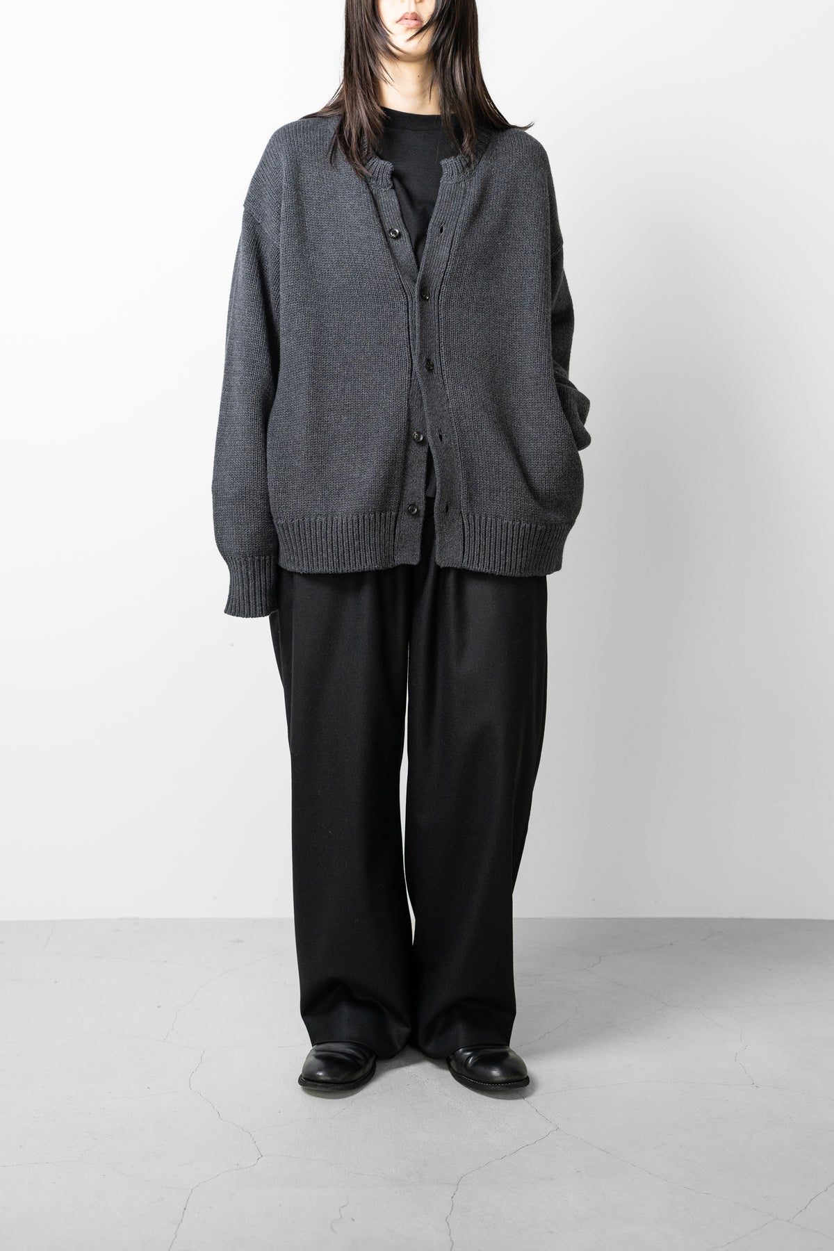 Afiit / CREW NECK CARDIGAN  "CHARCOAL"