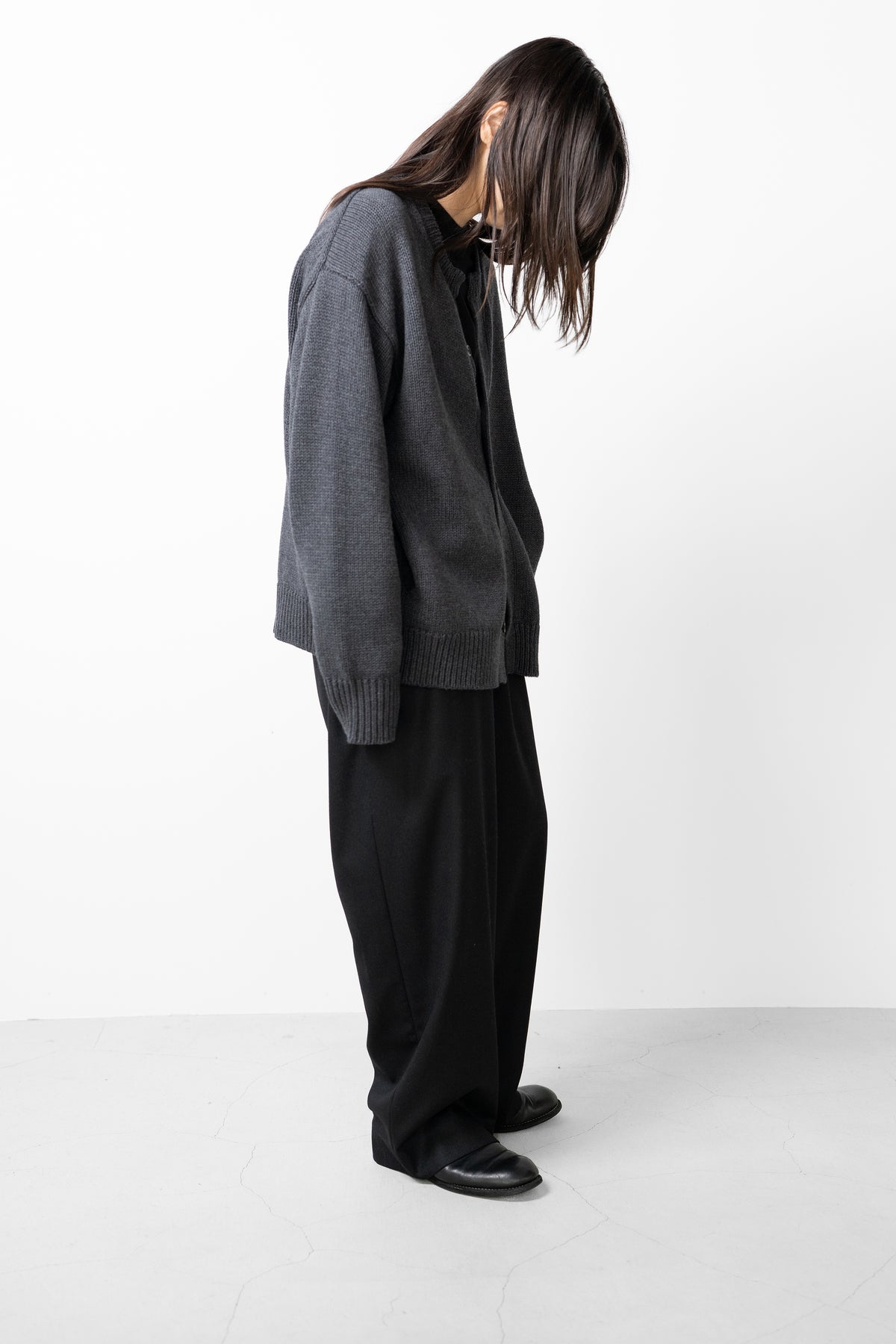 Afiit / CREW NECK CARDIGAN  "CHARCOAL"