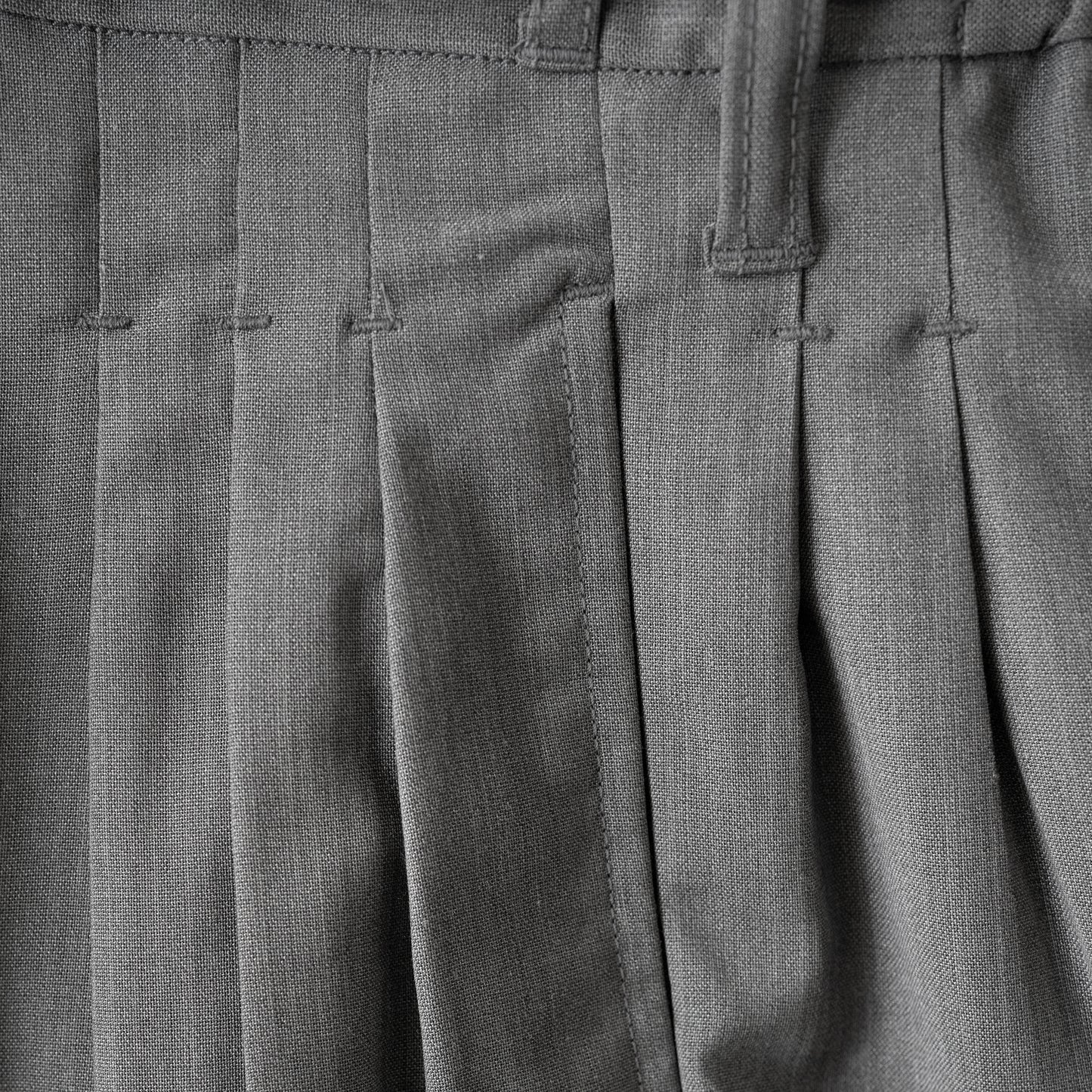 ANCELLM / BELTED WOOL SLACKS "GRAY"