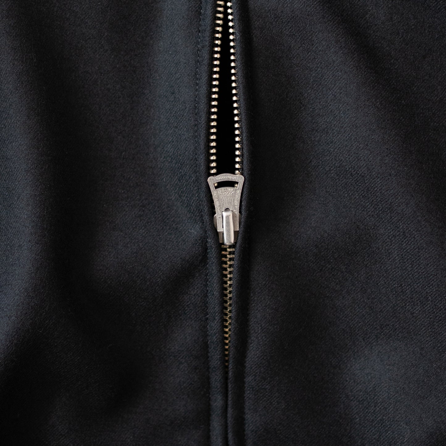 ENCOMING/ FRONT ZIP BLOUSON "CHARCOAL"