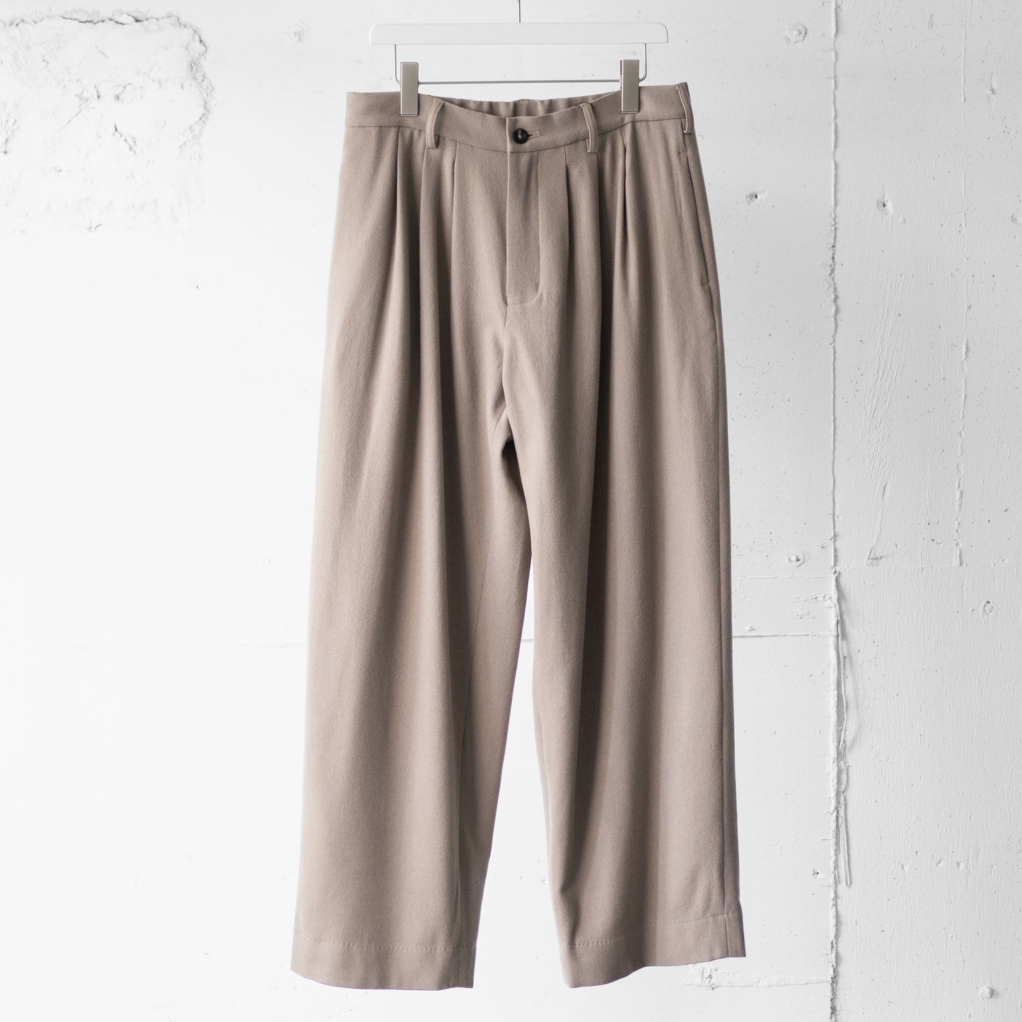 Afiit / 3TUCK EASY WIDE SLACKS "BEIGE"