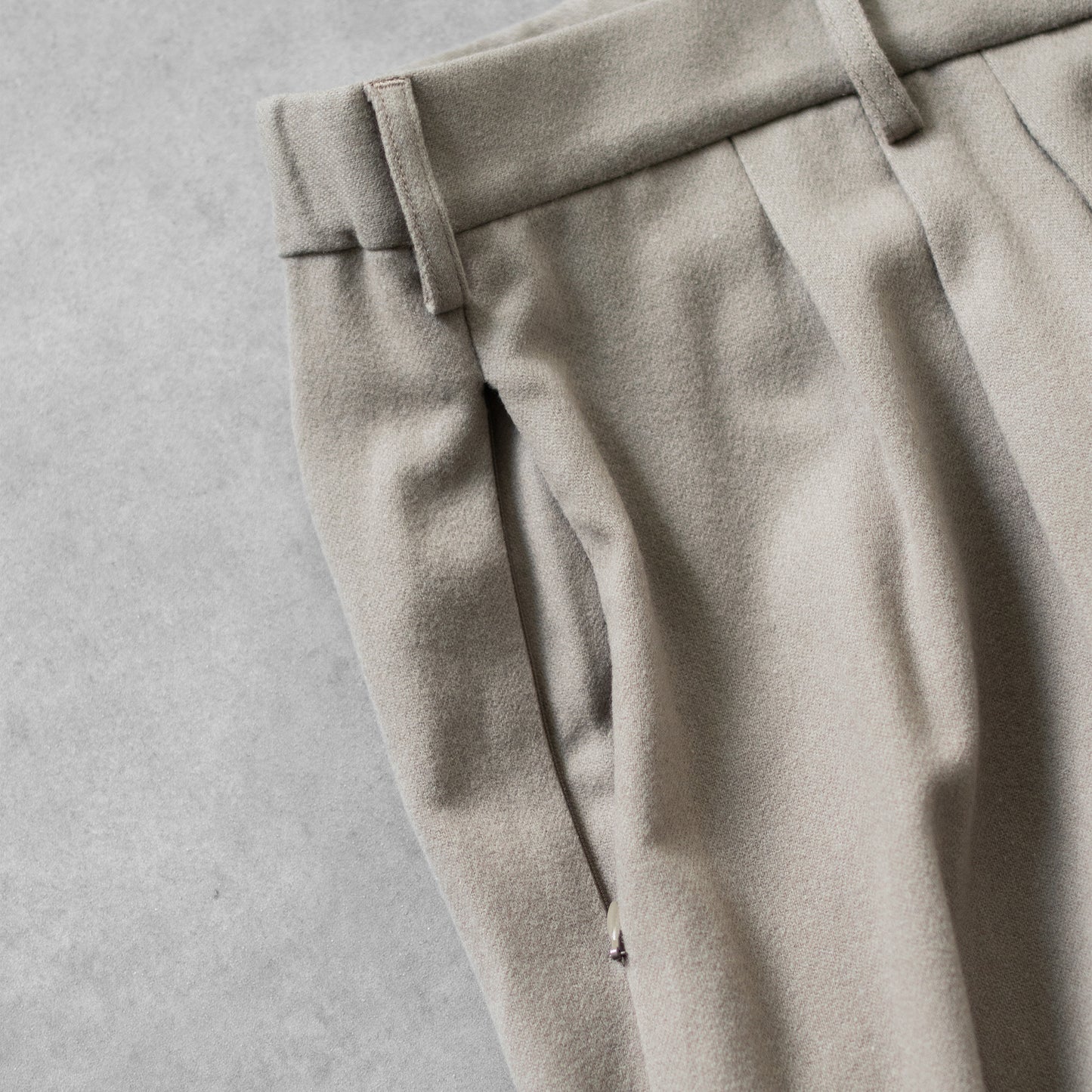 Afiit / 3TUCK EASY WIDE SLACKS "BEIGE"